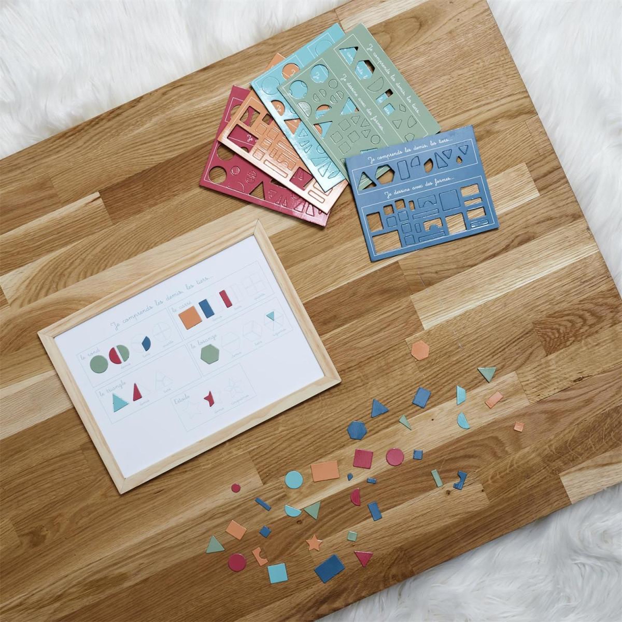 Voir la diapositive 6 : Jeux 2 momes Tableau éducatif formes  montessori  29cm multicolore