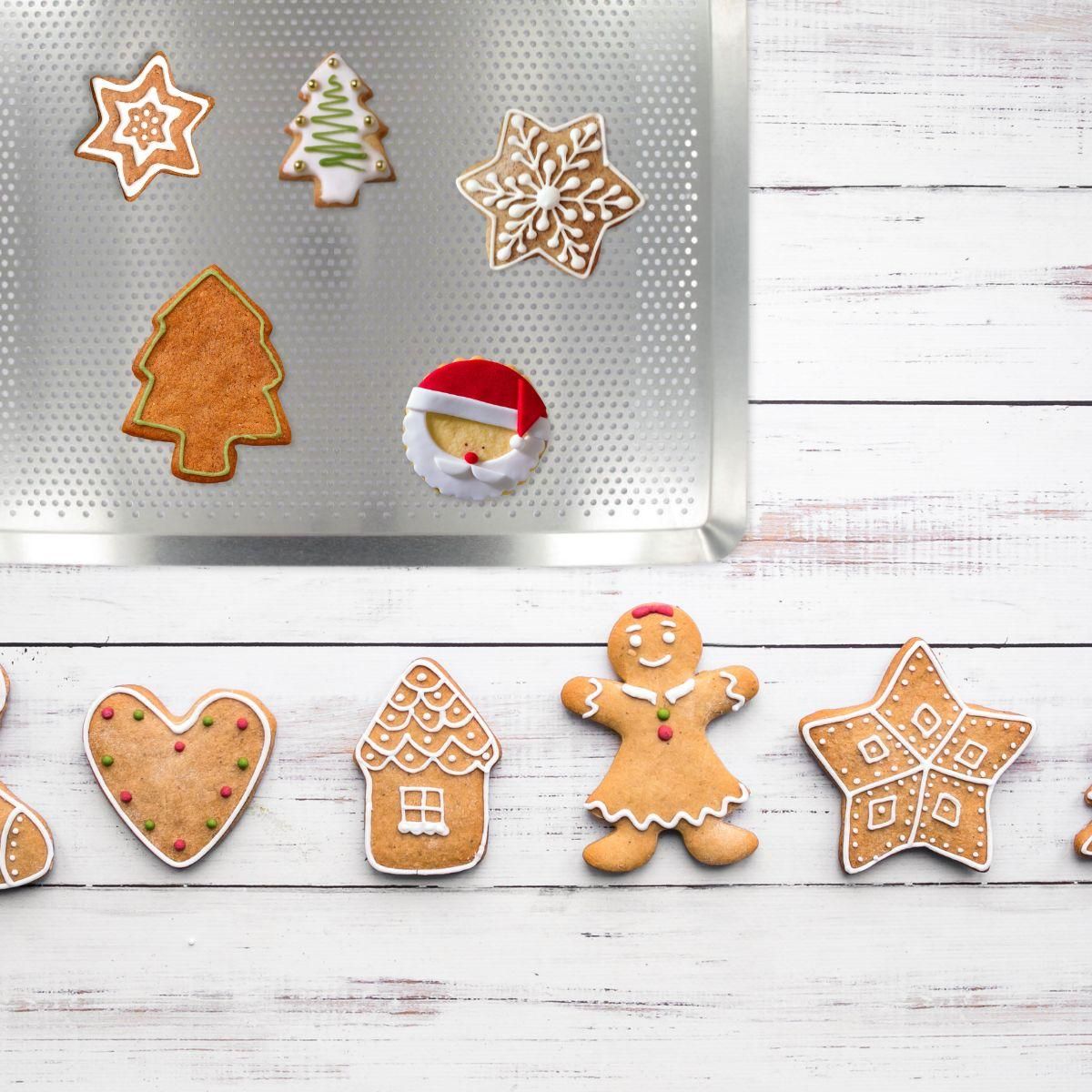 ZENKER Plaque de cuisson four microperforée de 40 x 30 cm et 7 emporte-pièces de Noël inox Zenker Noël