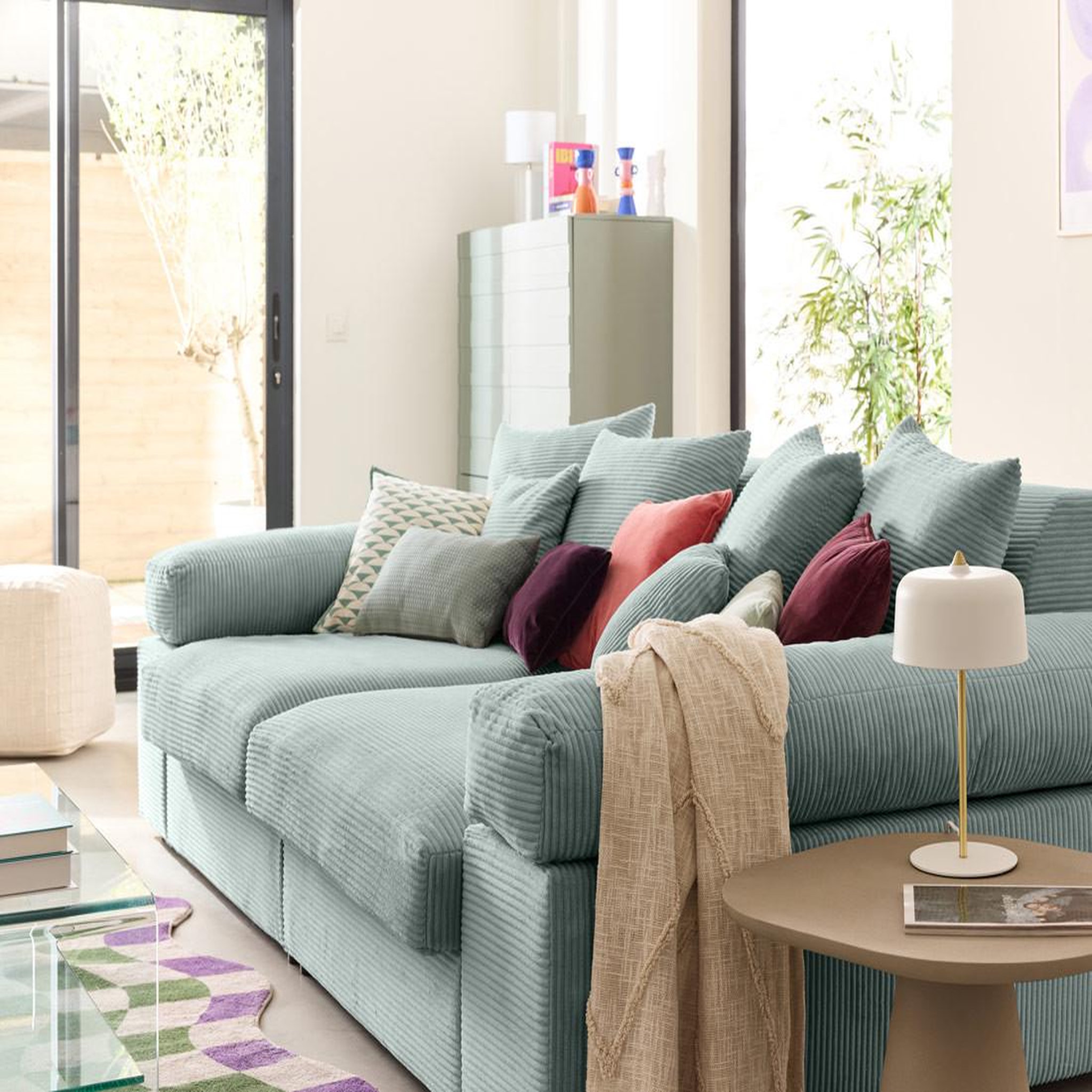 Voir la diapositive 2 : LISA DESIGN Aspen - canapé 4 places - assise profonde - velours côtelé