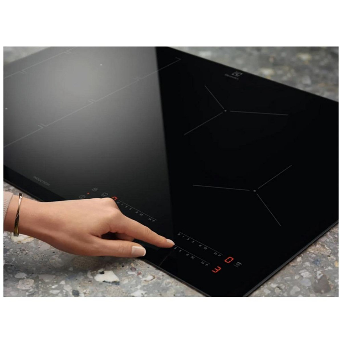 ELECTROLUX Table de cuisson à induction 60cm 4 feux 7200w noir - EIS62443