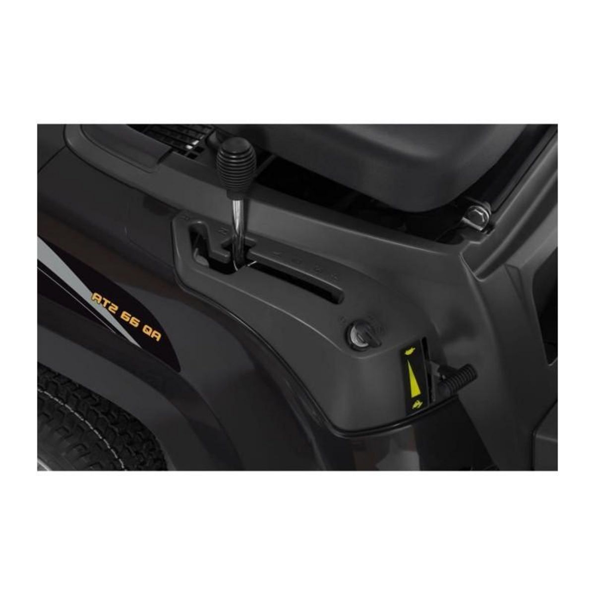 Alpina Tondeuse autoportée thermique de 224 cm³ - AT2 66 QA - 1500 m² - siège soutien lombaire - largeur coupe 66 cm - mulching inclus - noire