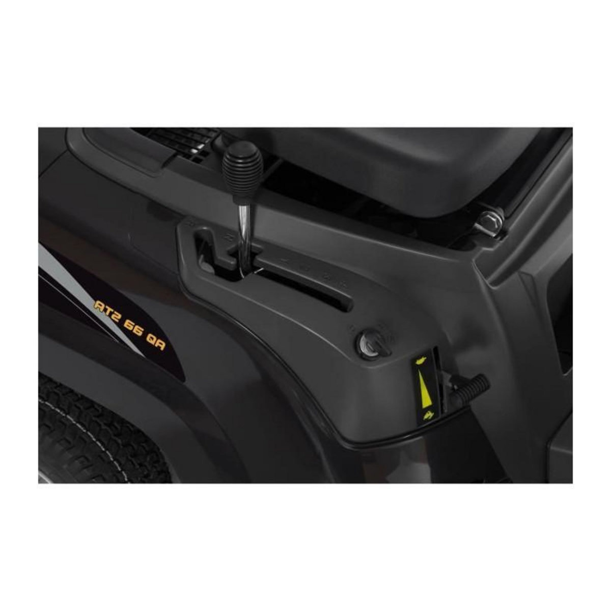 Alpina Tondeuse autoportée thermique de 224 cm³ - AT2 66 QA - 1500 m² - siège soutien lombaire - largeur coupe 66 cm - mulching inclus - noire