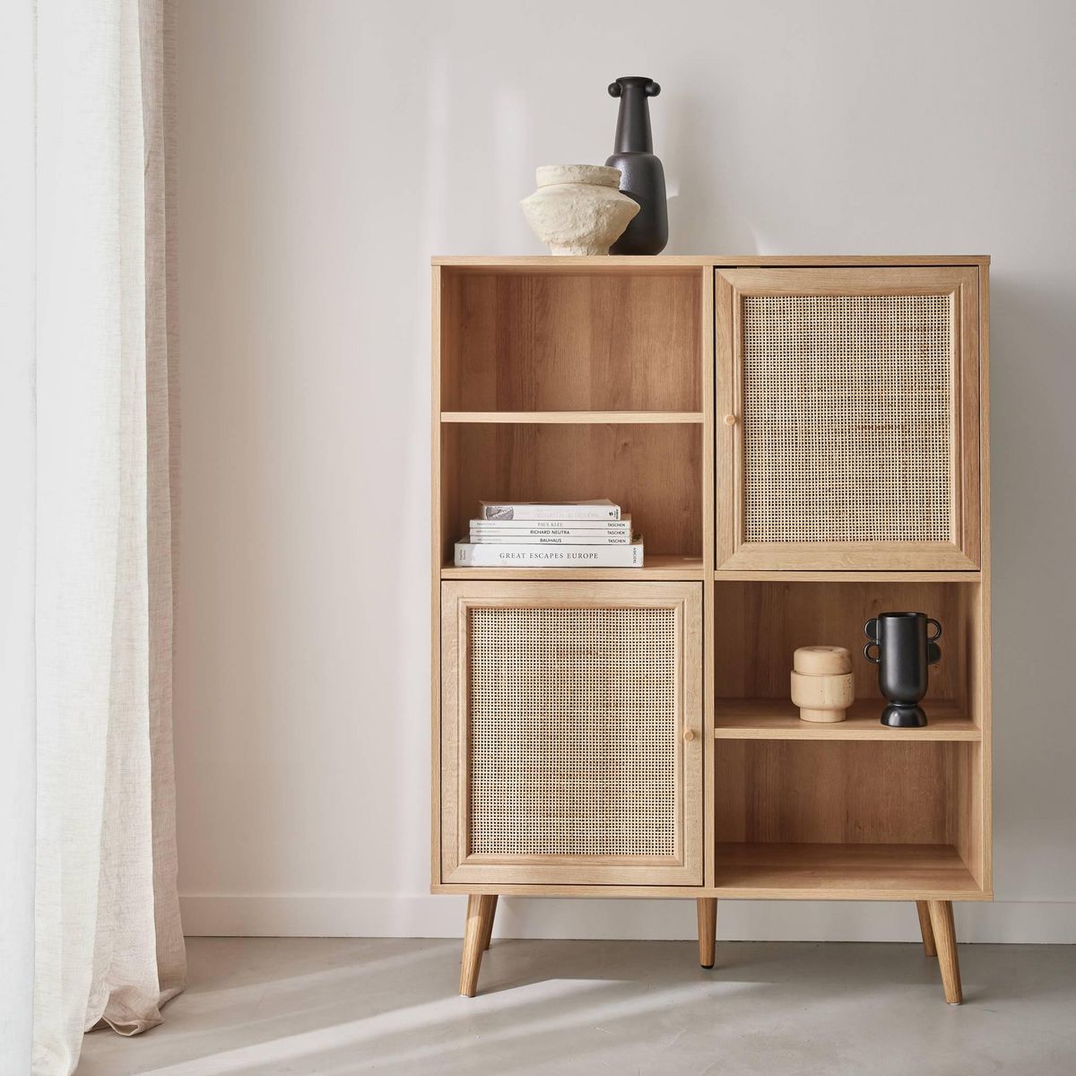 SWEEEK Buffet de rangement cannage et effet bois. buffet haut. vaisselier. 2 portes et 2 étagères style bohème 90cm