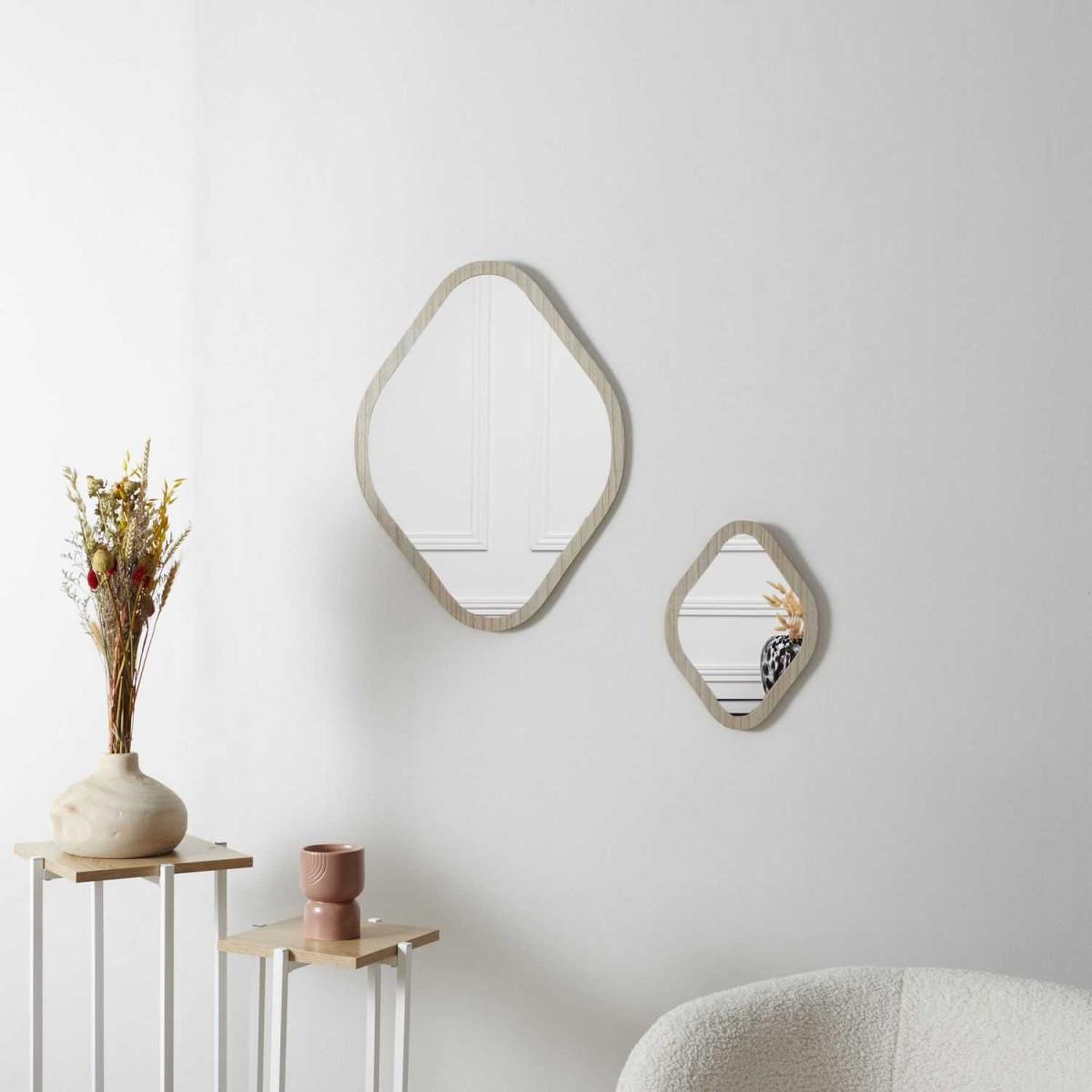 Voir la diapositive 3 : The Home Deco Factory Miroir losange déco  elio  60cm naturel