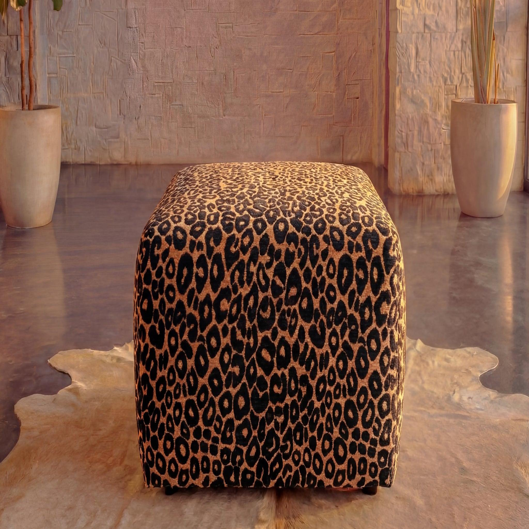 Voir la diapositive 4 : CASANOVA PARIS Elio - pouf en tissu imprimé animalier beige 74x74x41