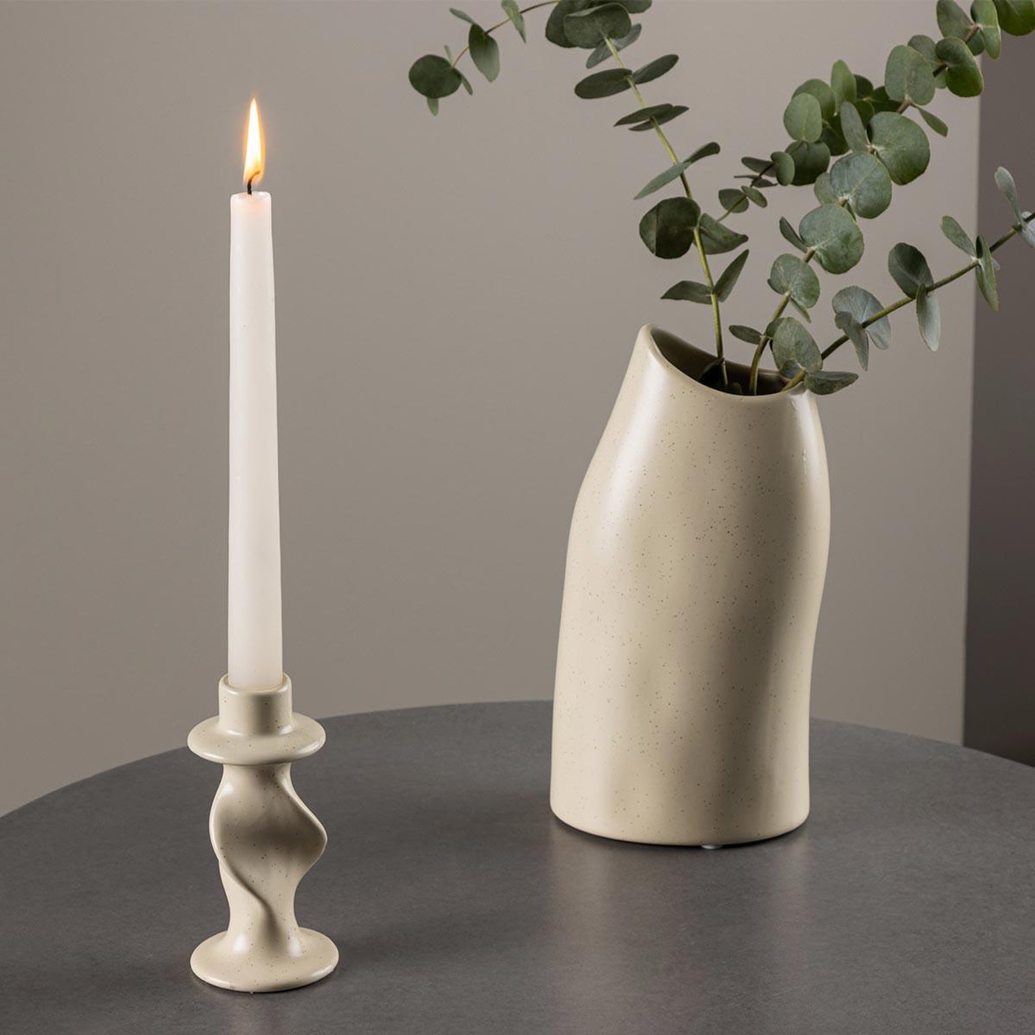 Voir la diapositive 3 : Paris Prix Bougeoir design en céramique  glory  12cm beige & noir