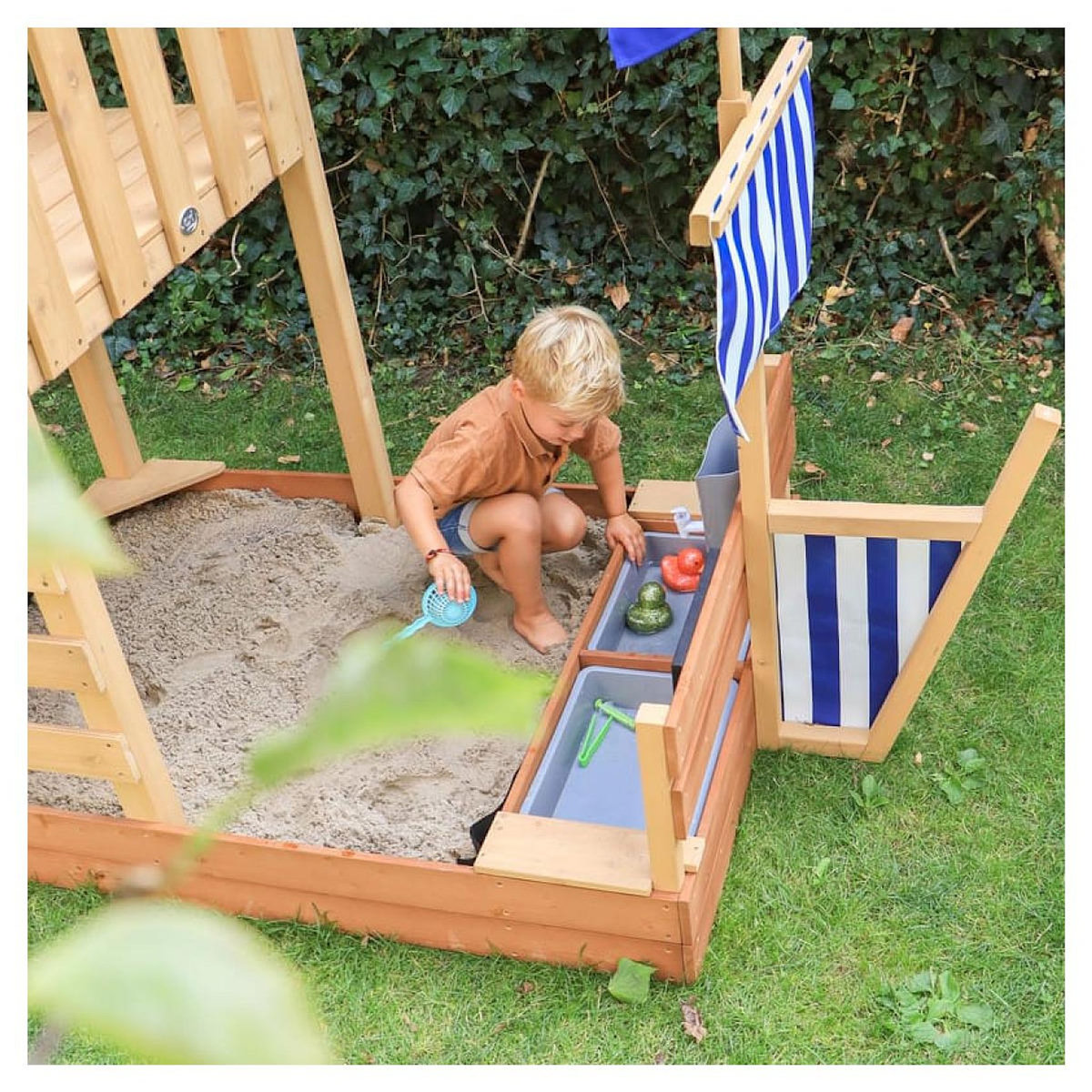 Axi House Tour Vicky avec bac à sable toboggan vert