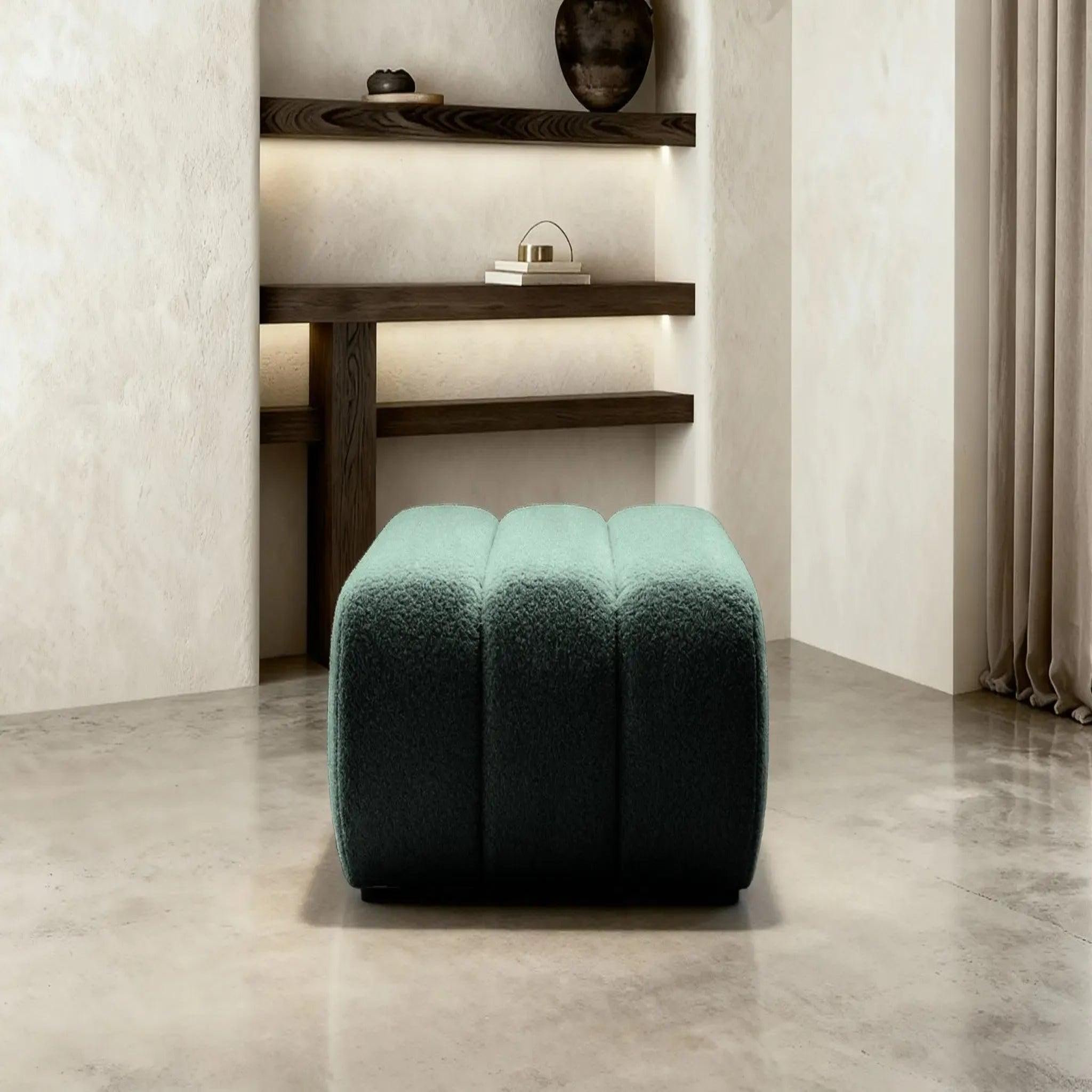 Voir la diapositive 3 : CASANOVA PARIS Celeste - pouf tissu bouclette