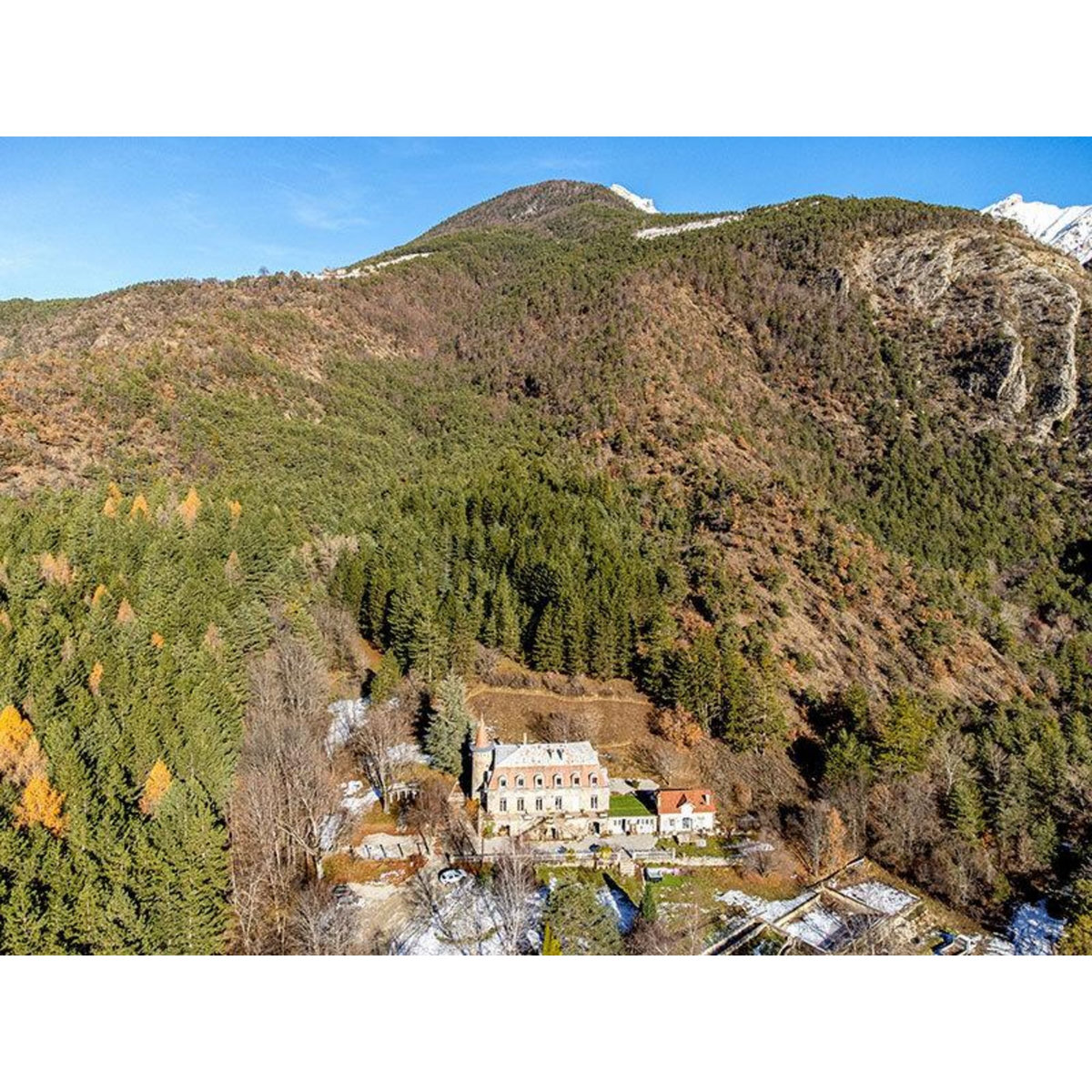 Smartbox Séjour relaxant de 2 jours en château avec accès au spa près de Gap - Coffret Cadeau Séjour