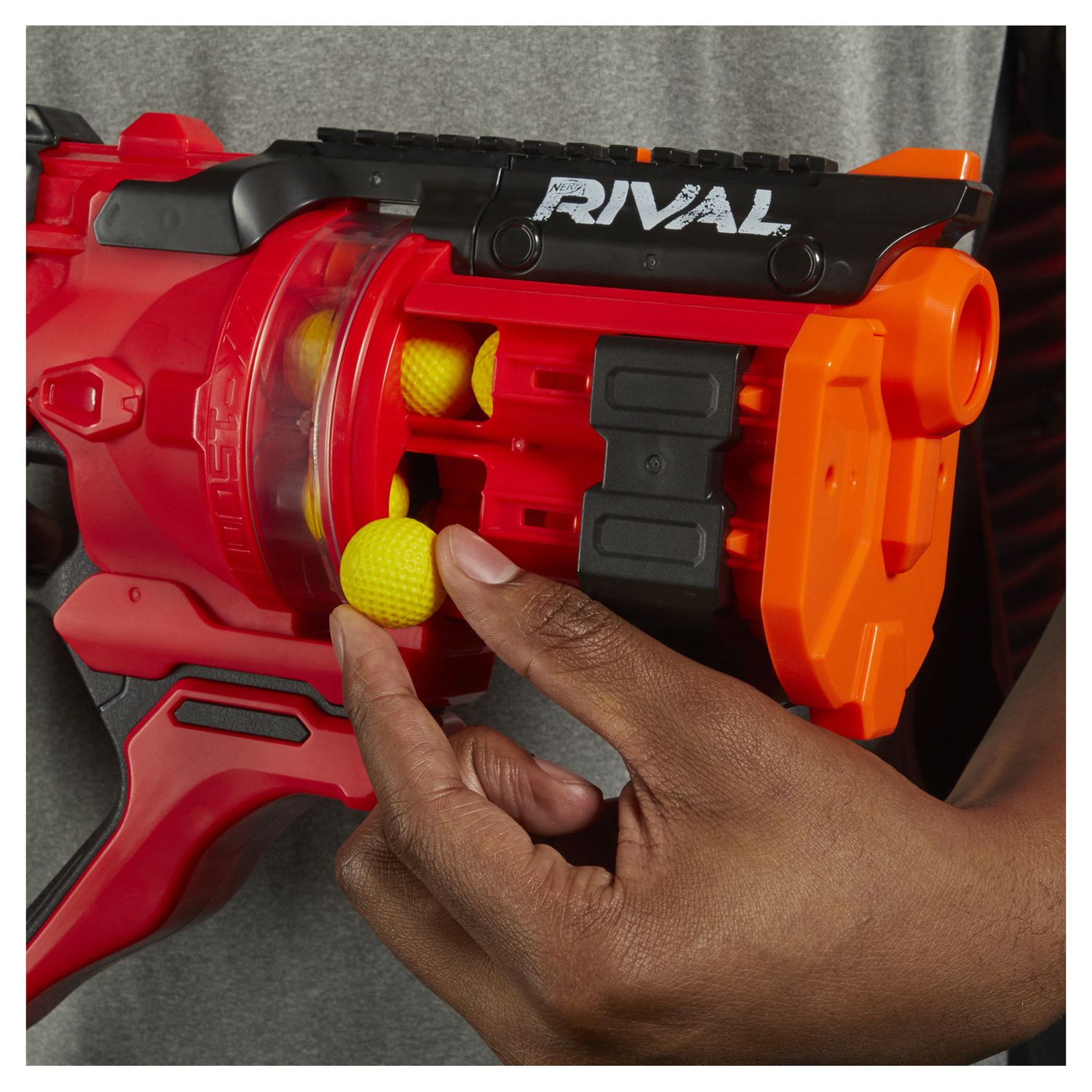 Voir la diapositive 2 : HASBRO Pistolet Rival Roundhouse XX-1500 rouge et billes en mousse Nerf 