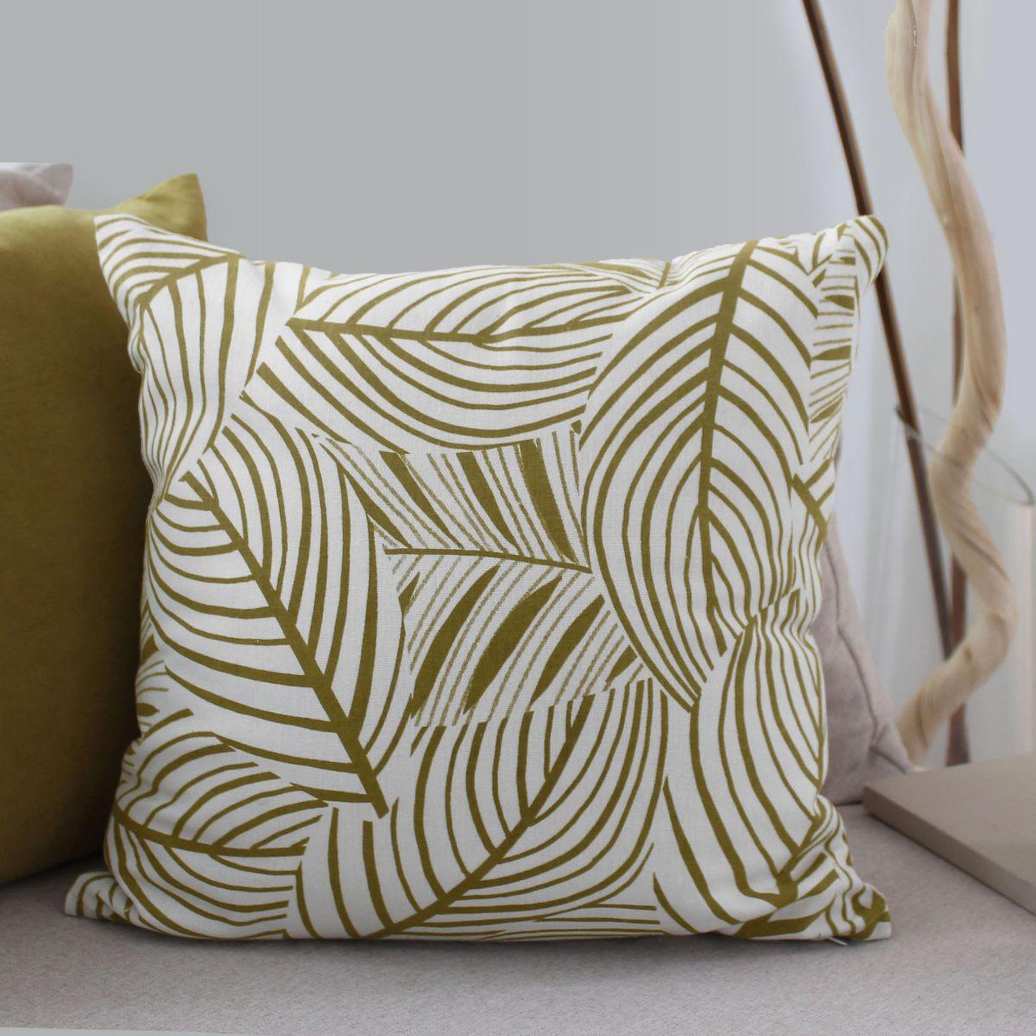 Voir la diapositive 3 : ENJOY HOME Coussin déco imprimé  édition  40x40cm écru & bronze