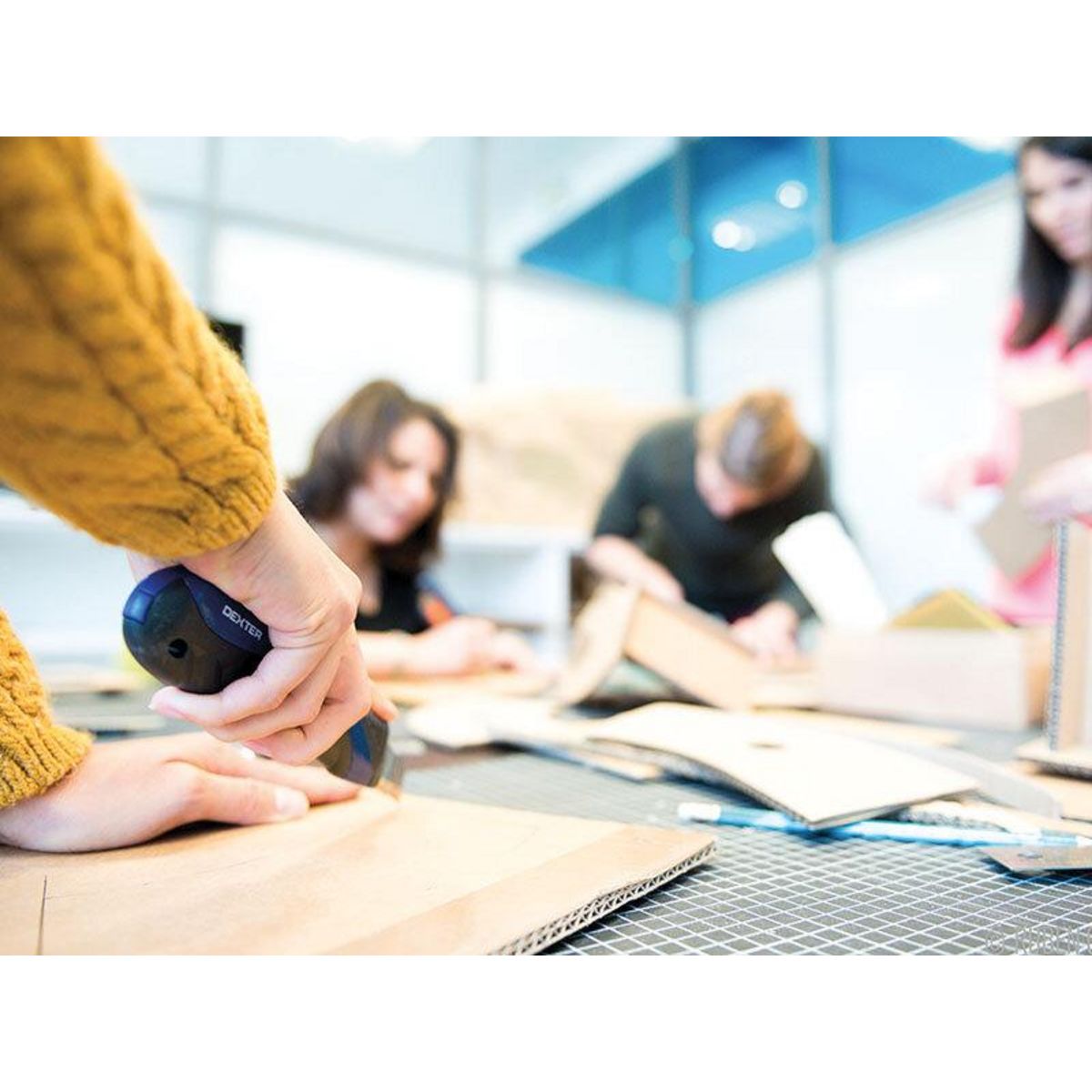 Smartbox Atelier créatif et éco-responsable autour du carton pour créer une décoration - Coffret Cadeau Sport & Aventure