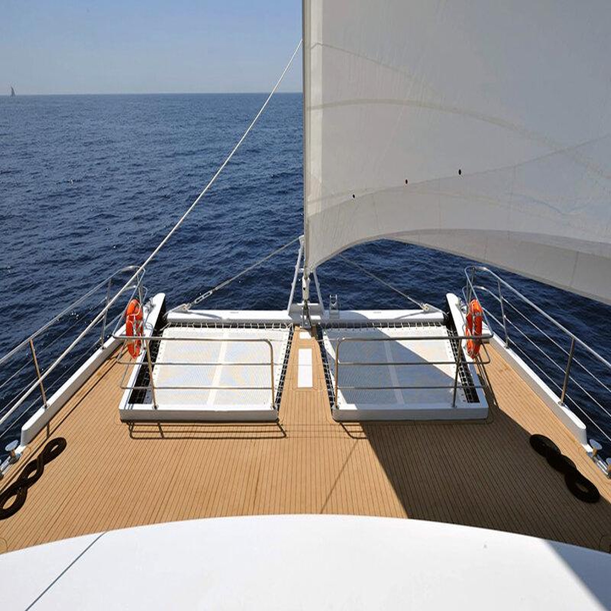 Voir la diapositive 3 : Smartbox Croisière en catamaran pour 2 adultes et 2 enfants à l'île de ré - coffret cadeau sport & aventure