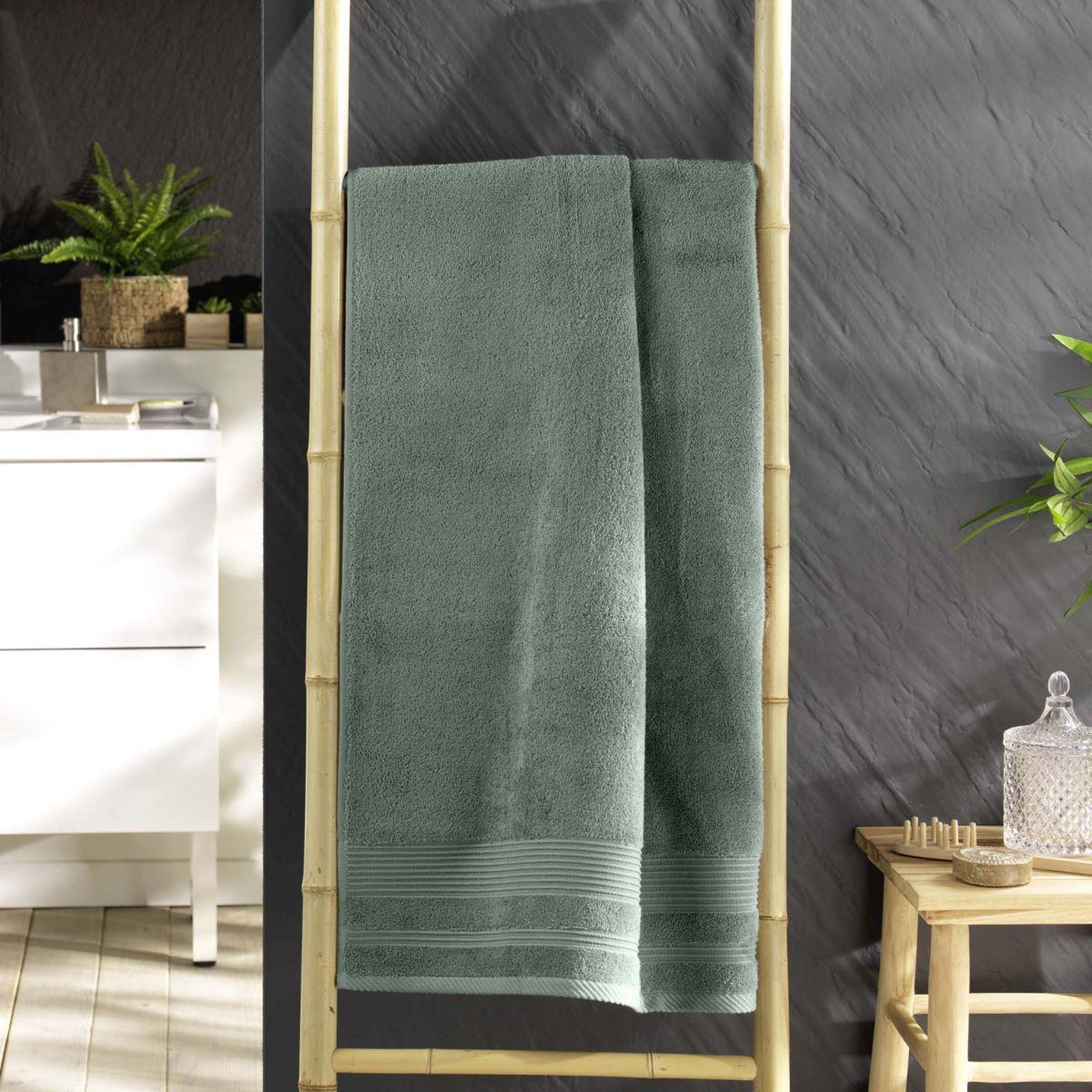 Voir la diapositive 4 : Douceur d'Intérieur Drap de douche  tendresse  70x130cm vert cèdre