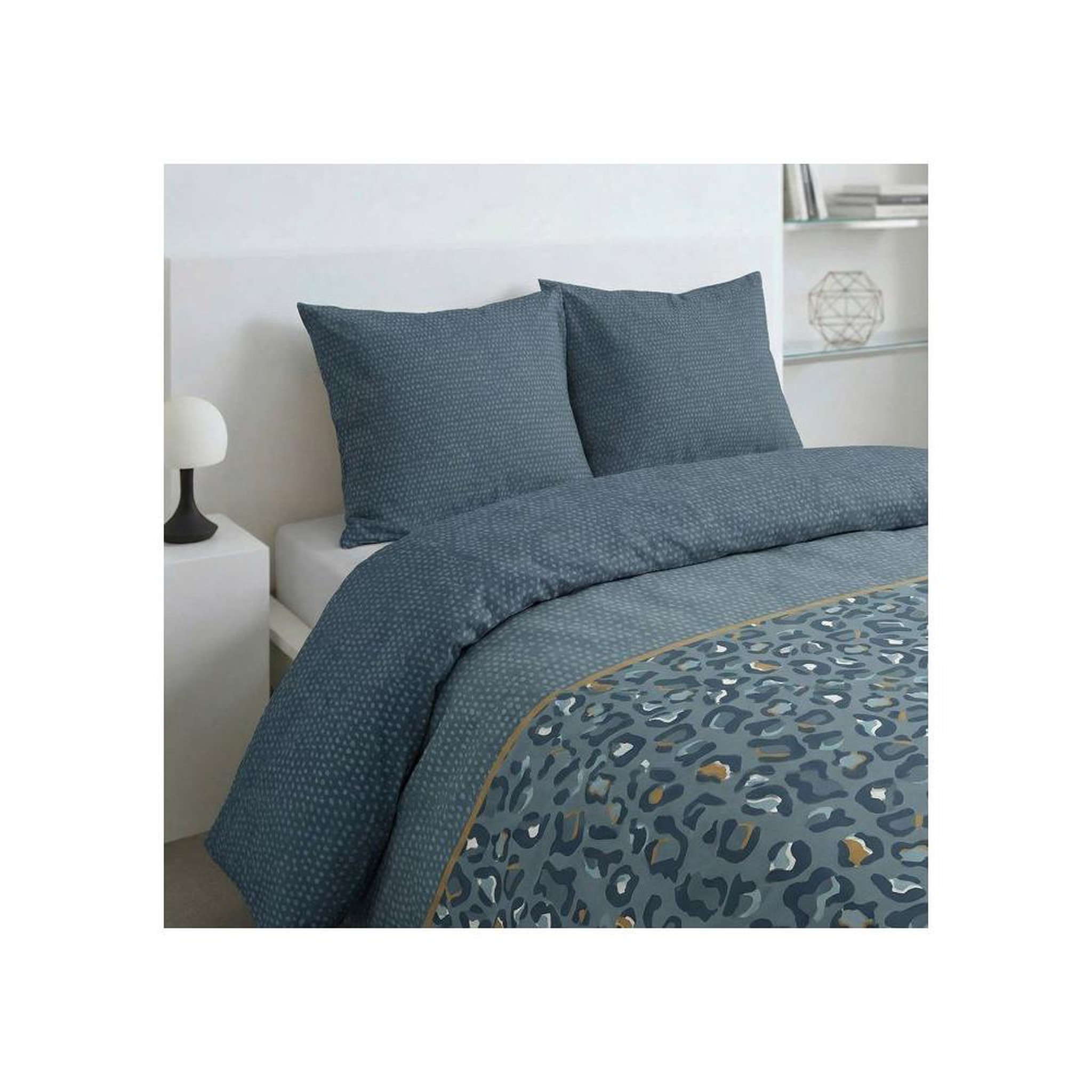 Voir la diapositive 2 : Today Parure housse de couette today sunshine en coton bleu imprimé léopard réversible 240 x 260 cm avec 2 taies 63 x 63 cm