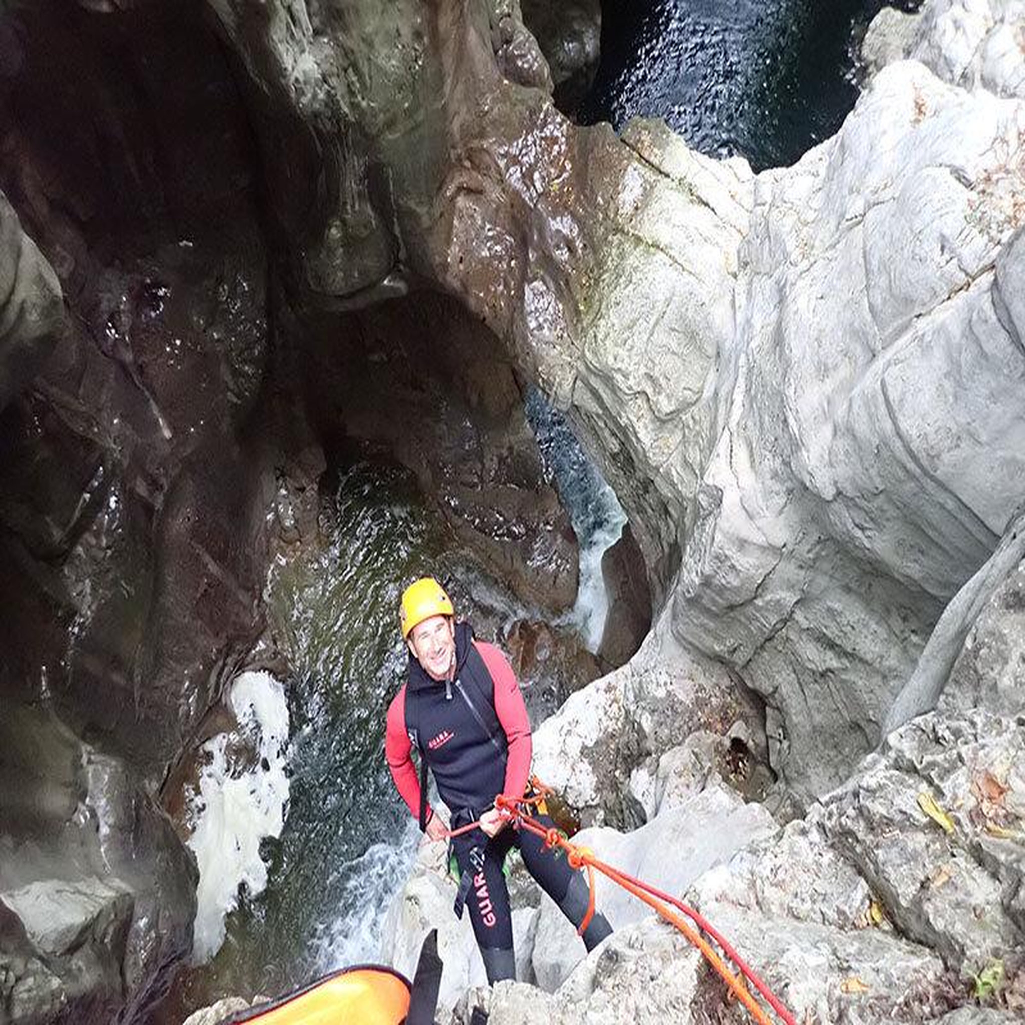 Voir la diapositive 3 : Smartbox Session de canyoning de 6h près de lyon - coffret cadeau sport & aventure