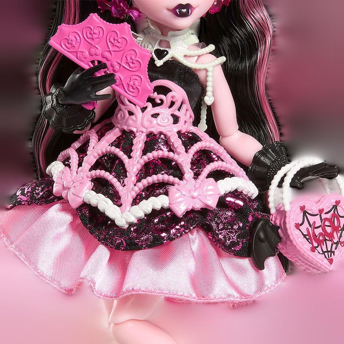 MATTEL Poupée Mattel Draculaura style vampirique rose