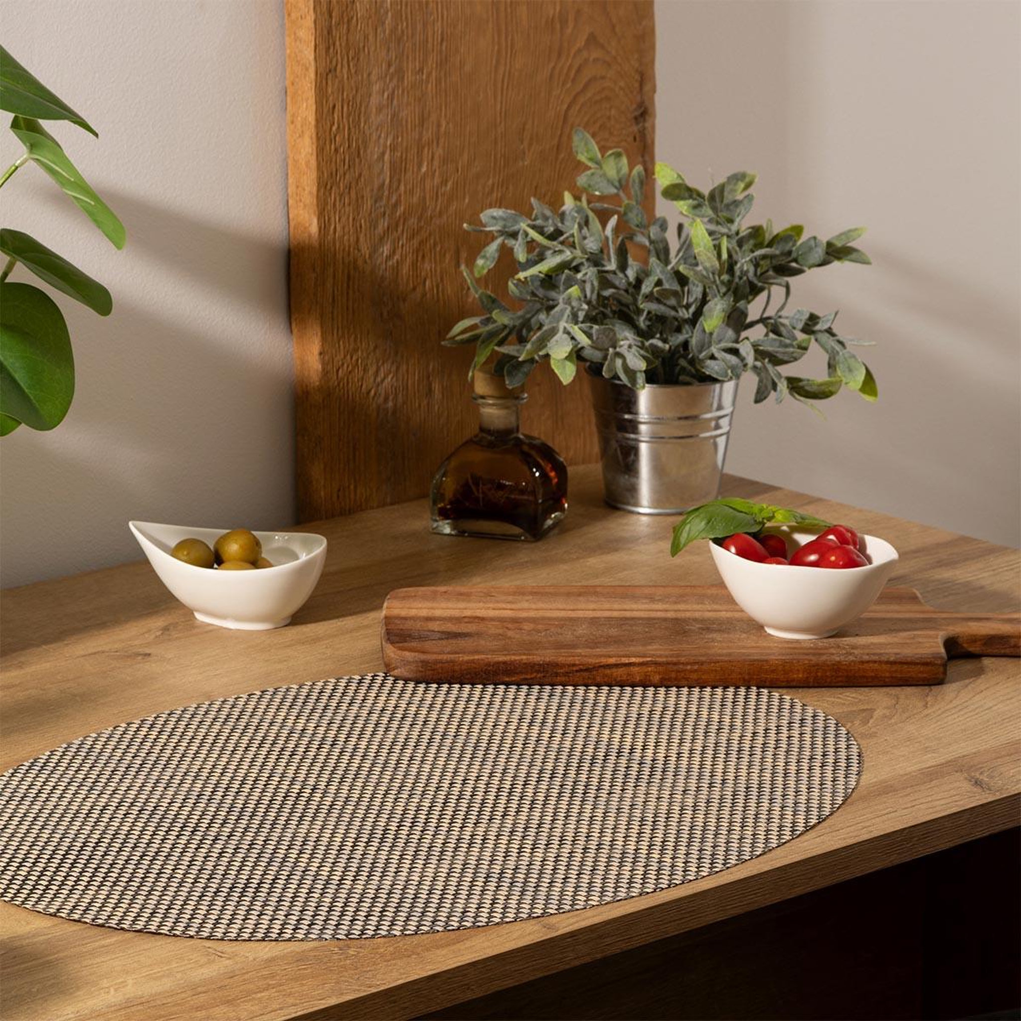 Voir la diapositive 3 : SECRET DE GOURMET Set de Table Ovale  Maoli  35x48cm Noir & Naturel