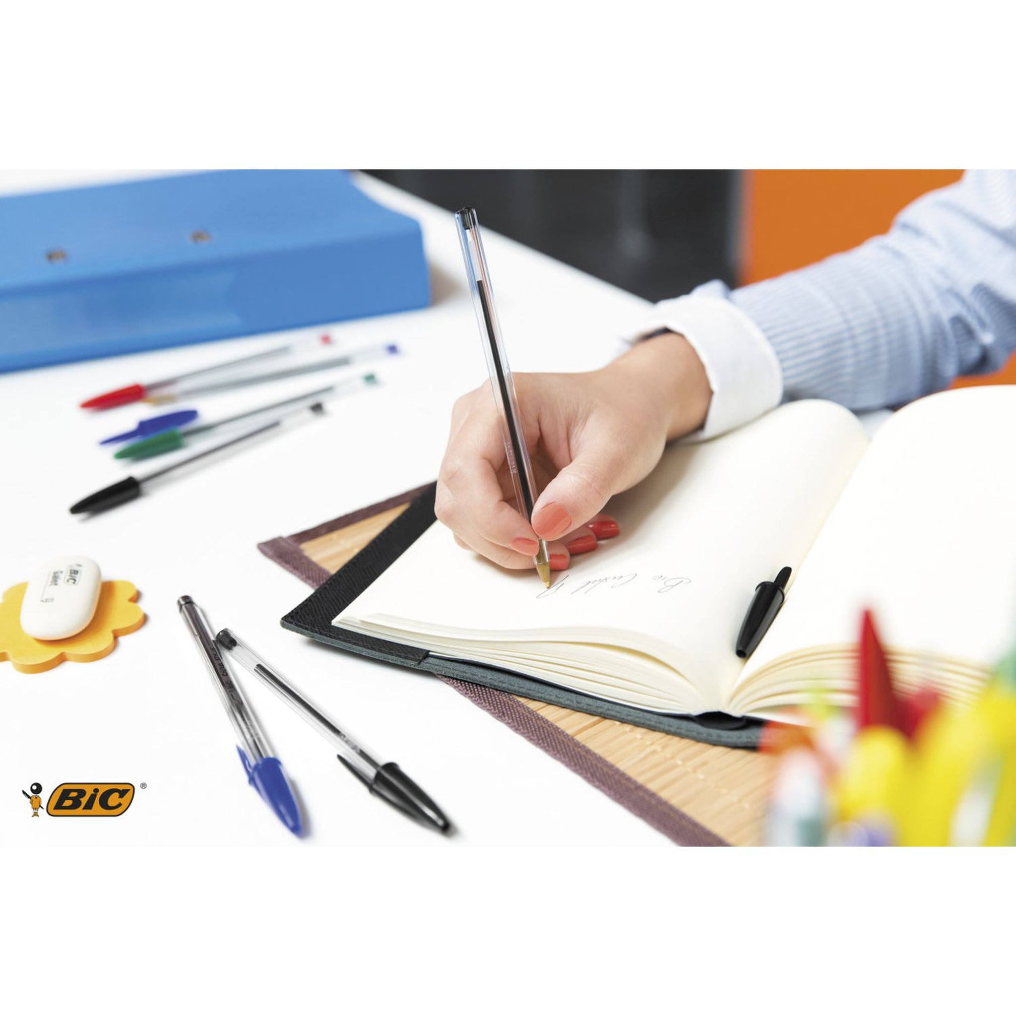 Voir la diapositive 4 : BIC Lot de 10 stylos bille pointe moyenne noir CRISTAL ORIGINAL