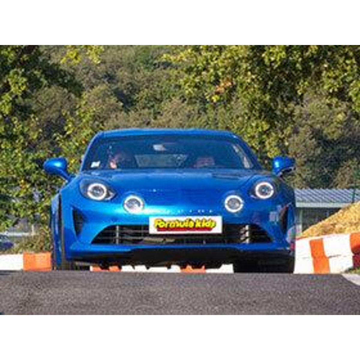 Smartbox Stage pilotage enfant : 3 tours de circuit au volant d'une Alpine A110 - Coffret Cadeau Sport & Aventure