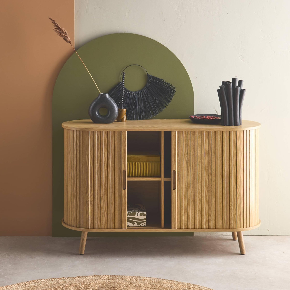 SWEEEK Buffet scandinave 2 portes coulissantes. 4 compartiments. effet bois rainuré. couleur naturelle. buffet bas. L 120 x P 40 x H 75cm