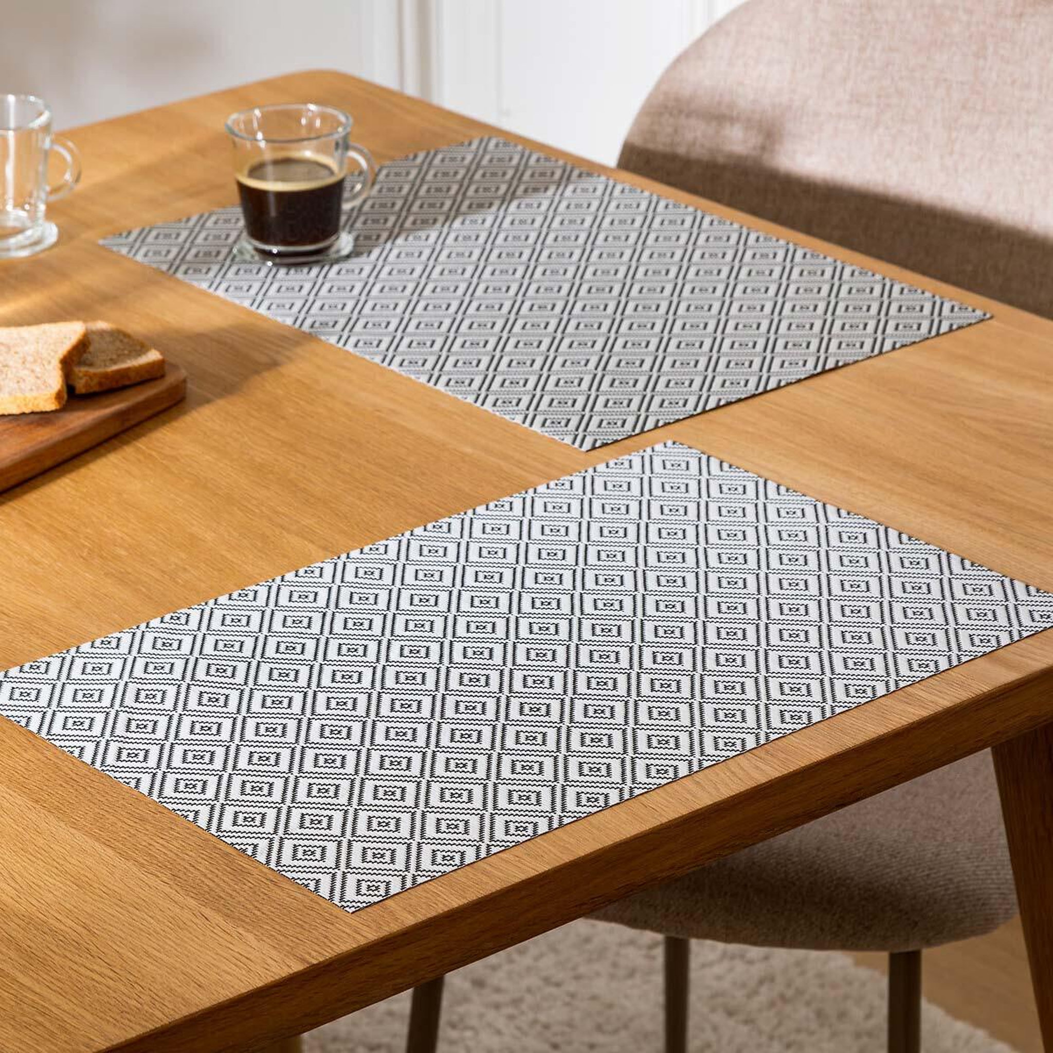 Voir la diapositive 2 : SECRET DE GOURMET Set de table  géométrique  45x30cm blanc