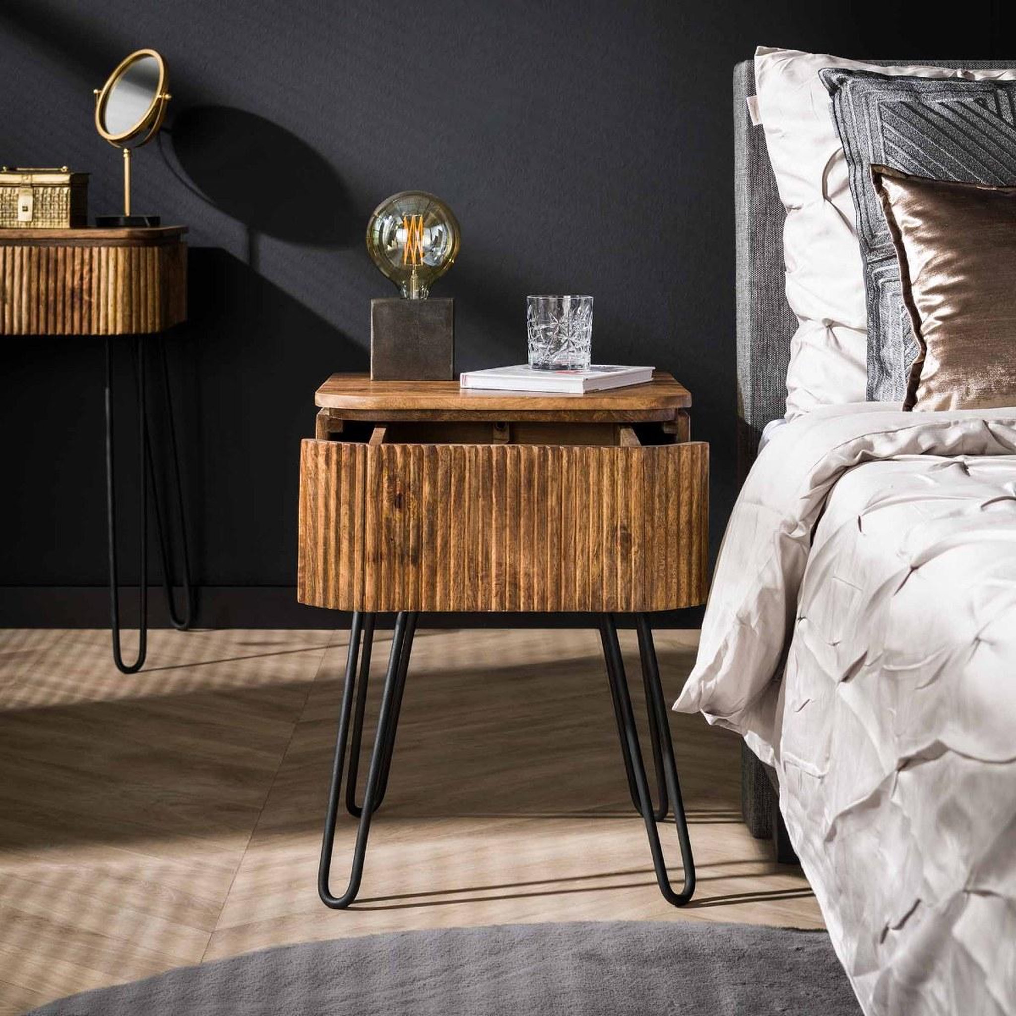 Voir la diapositive 3 : JLC KREATION Table de chevet en bois massif onda 1 tiroir pied métal