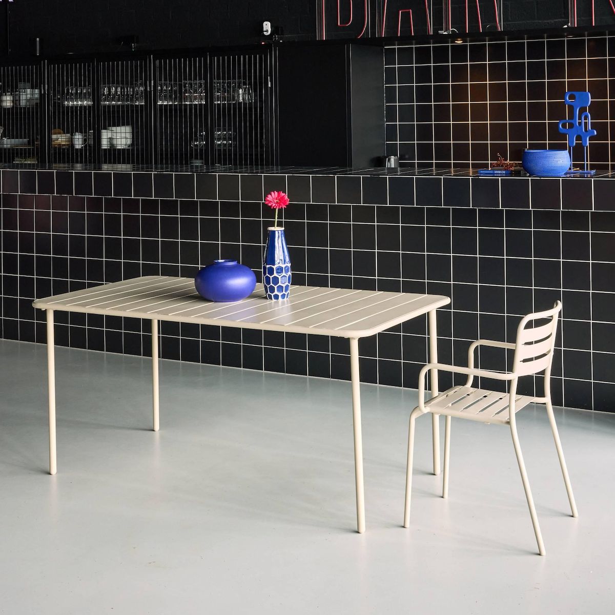 SWEEEK Table de jardin métal 6-8 places, Amelia 160x90xH72.5cm