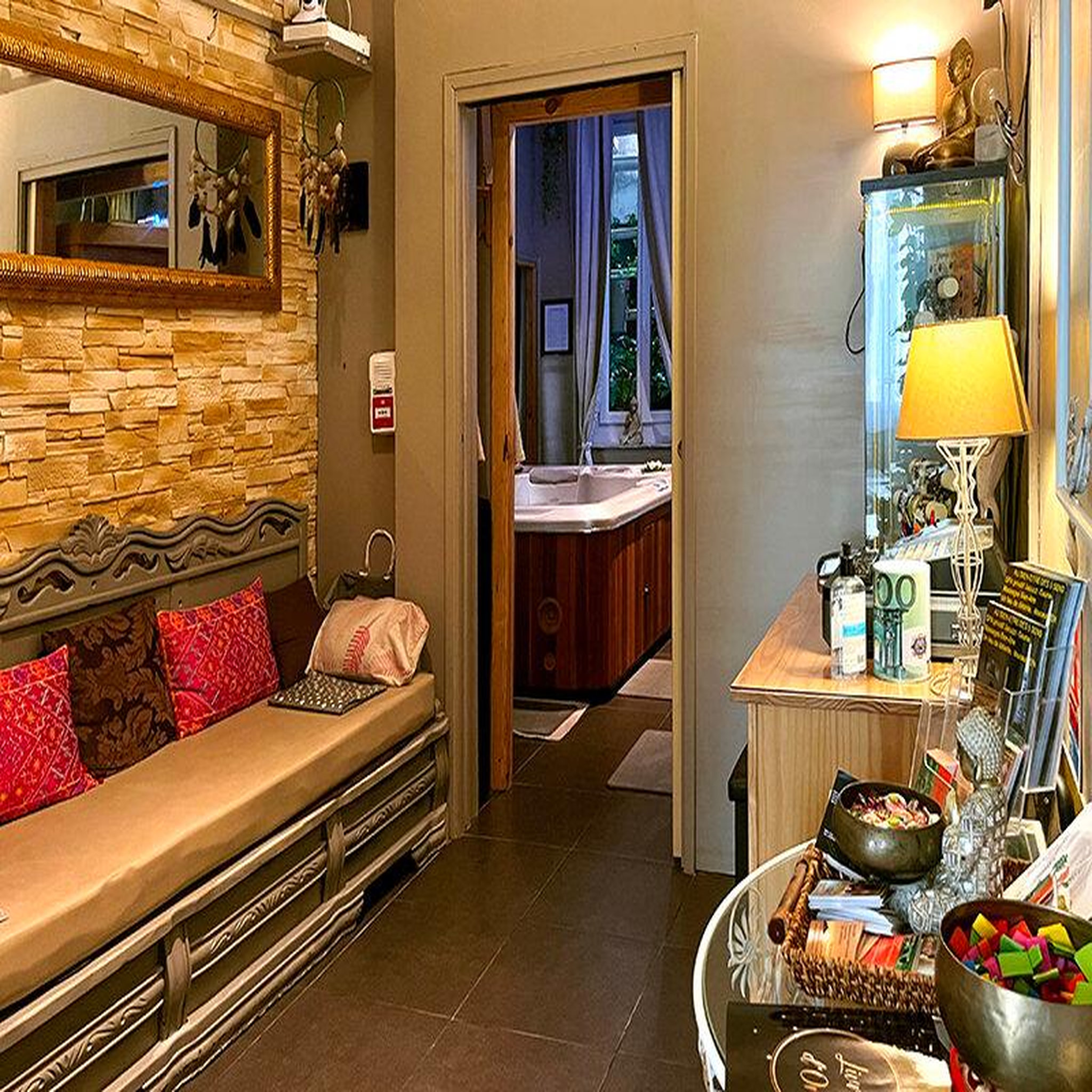 Voir la diapositive 3 : Smartbox Bien-être à Marseille : accès privatif au sauna ou bain bouillonnant et modelage de 30 min - Coffret Cadeau Bien-être
