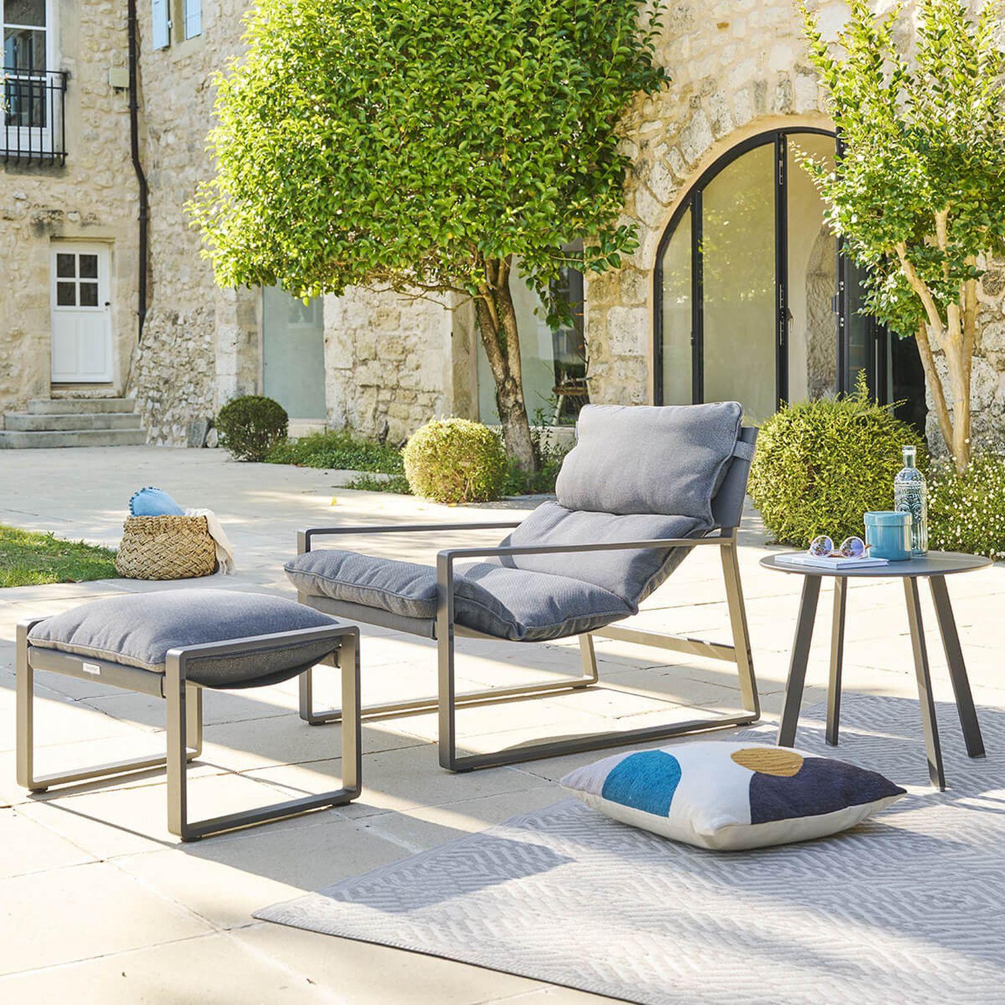 Voir la diapositive 2 : HESPERIDE Fauteuil de jardin en aluminium avec repose-pieds lambinio
