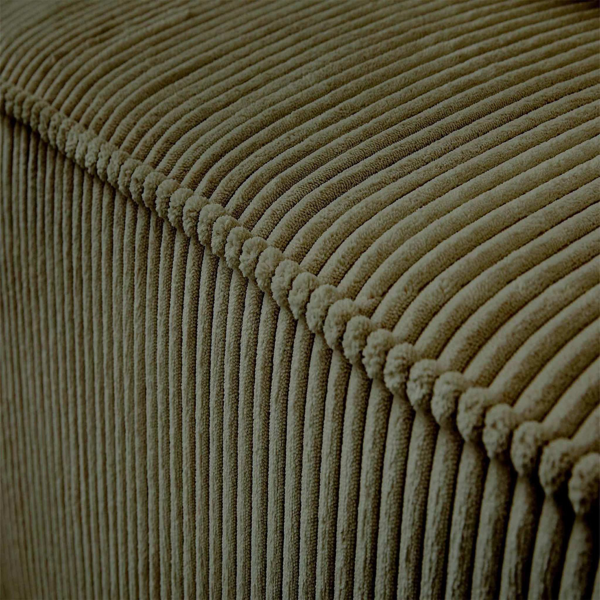 Voir la diapositive 3 : LISA DESIGN Colombine - module d'assise droit - en velours côtelé