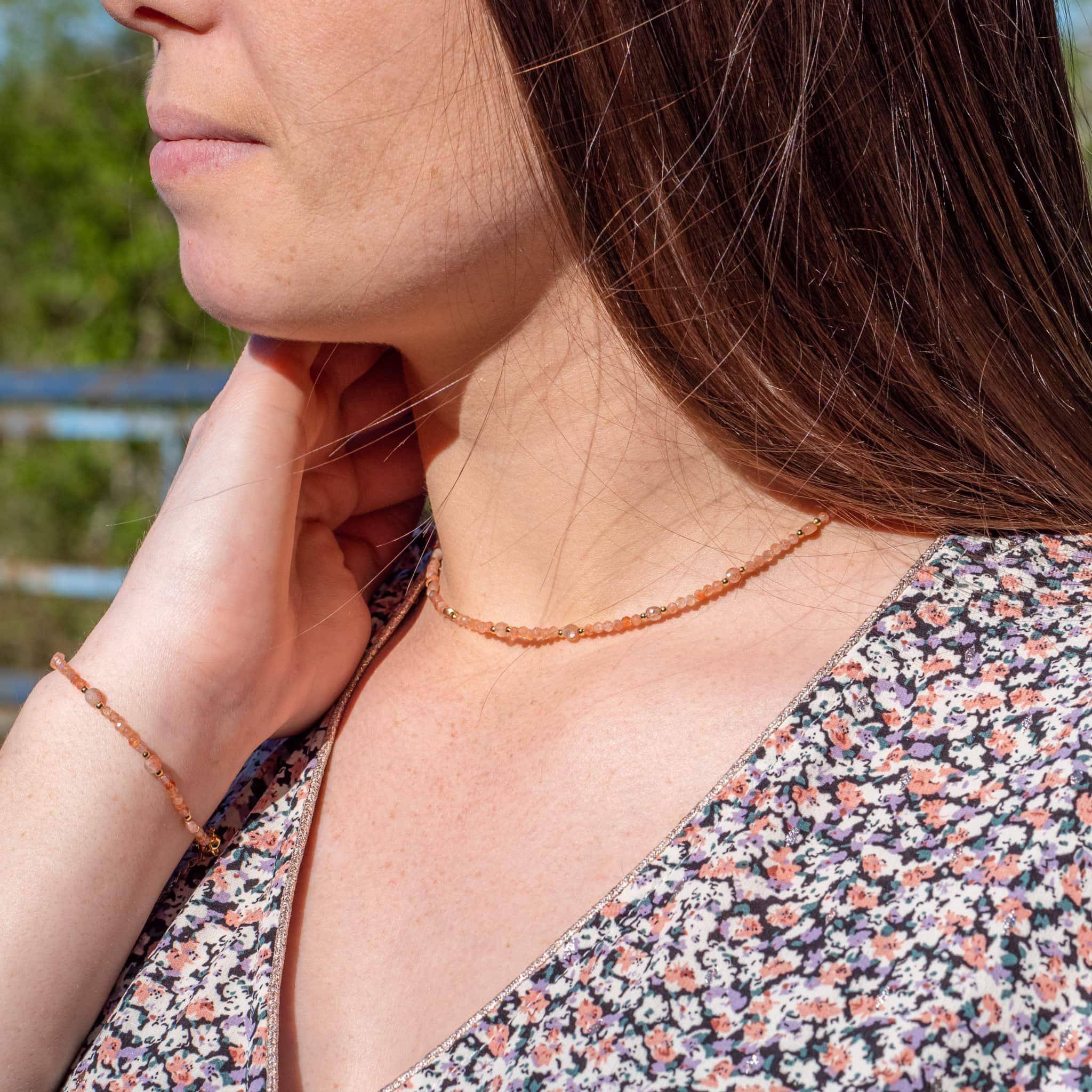 Voir la diapositive 4 : SLOYA Collier Paloma en pierres de Soleil