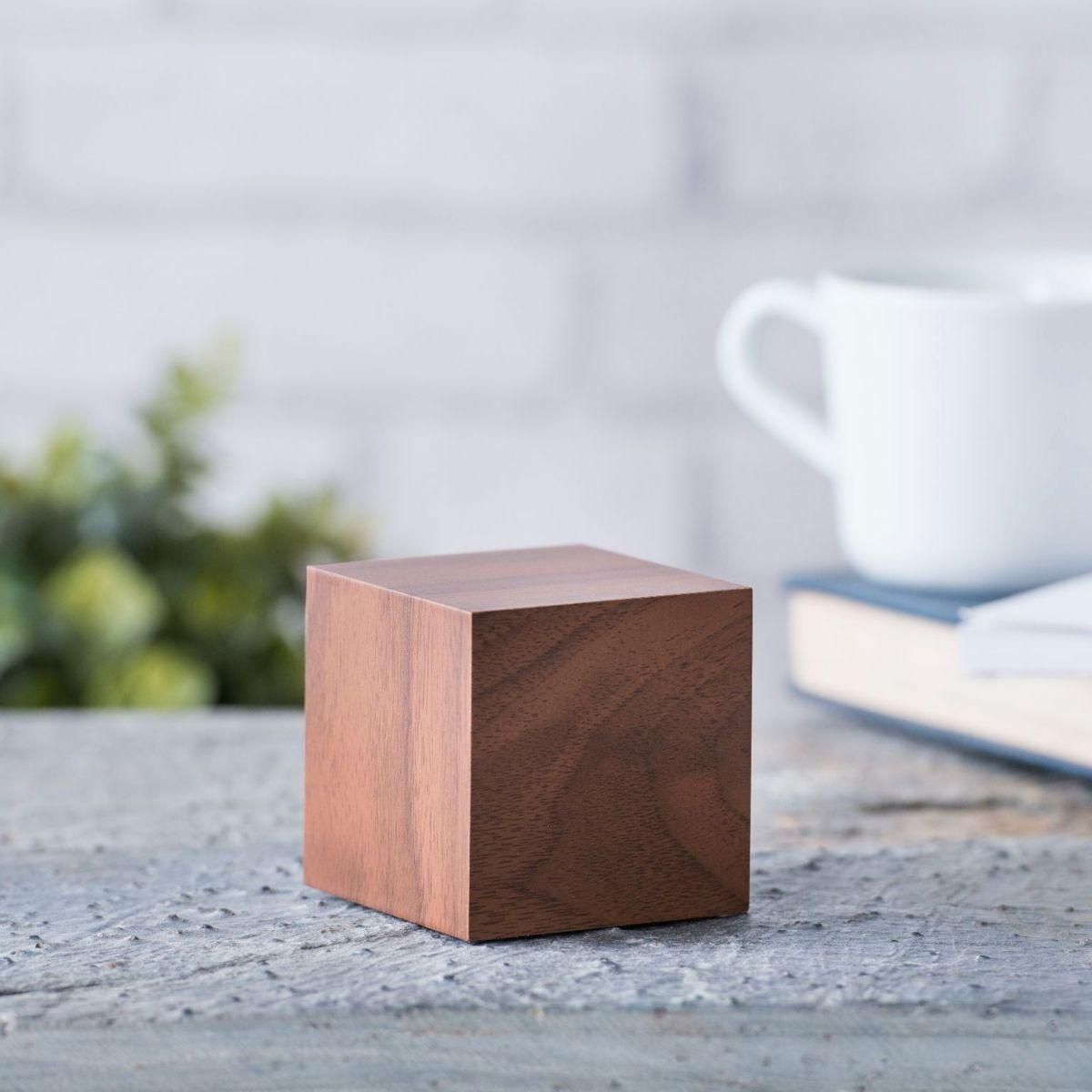 Gingko Radio réveil Cube Click Clock - LED Noyer / Vert