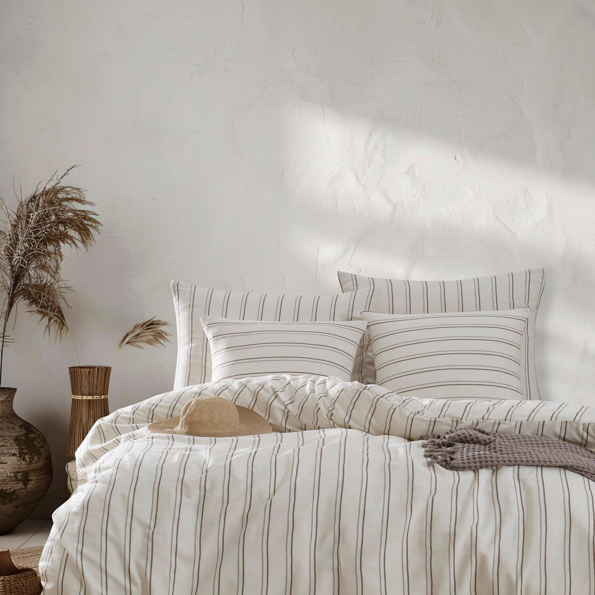 Voir la diapositive 1 : Home collection Parure housse de couette avec taie(s) en coton et polyester Hamilton