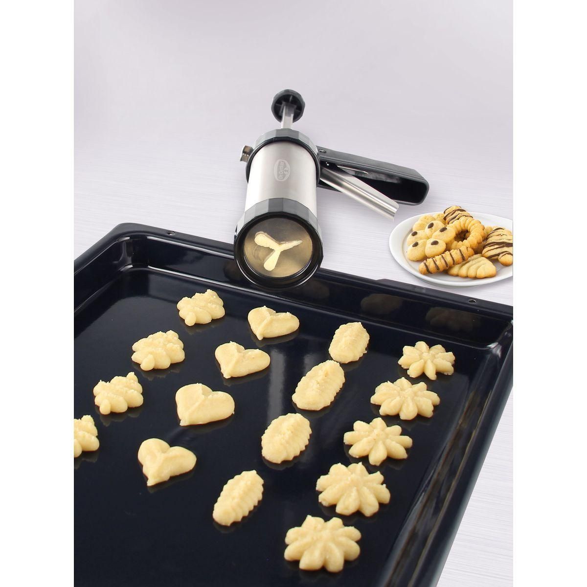 DR.OETKER Presse-biscuit et 12 disques de motifs Dr.Oetker Baker Edition