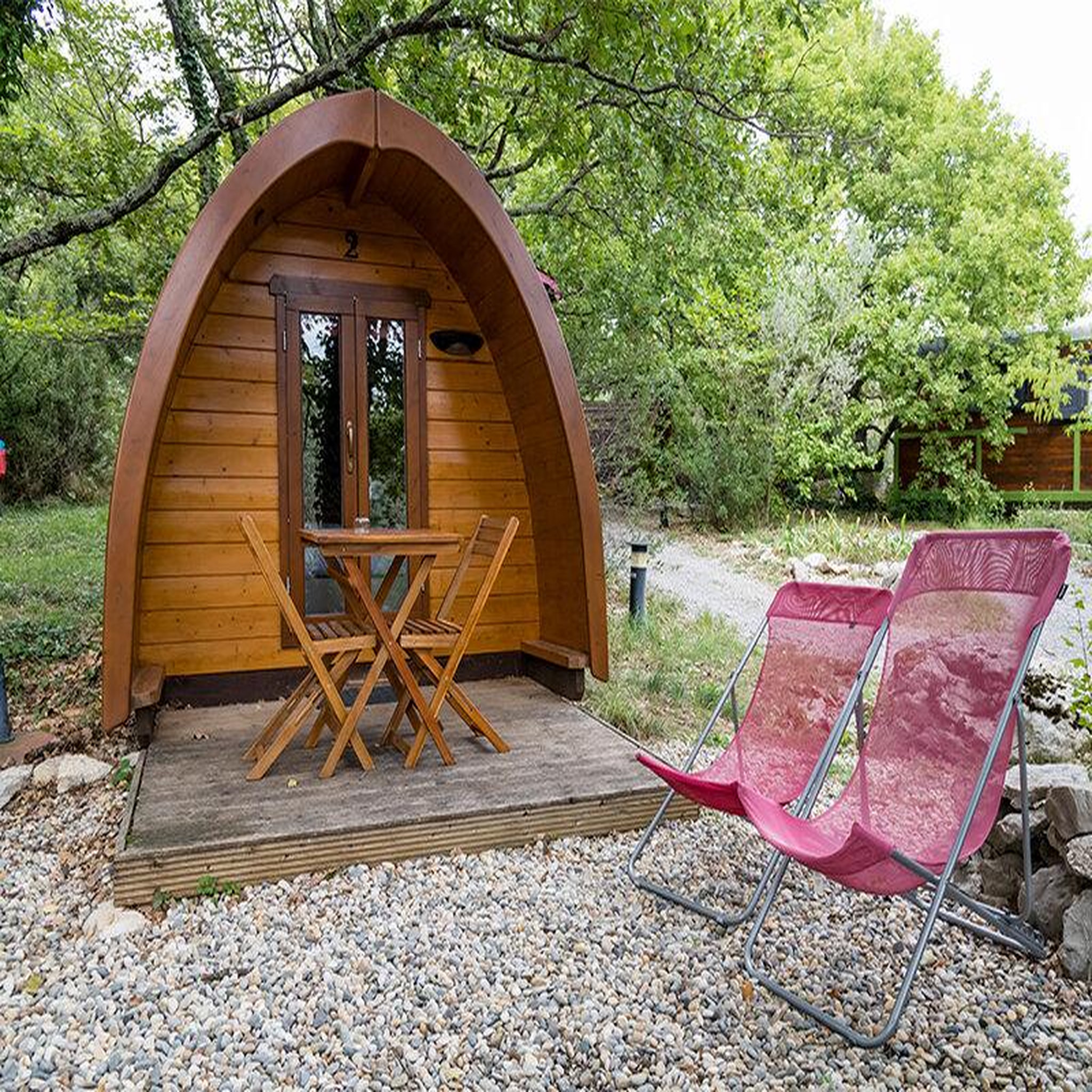 Voir la diapositive 4 : Smartbox 3 jours insolites en pod avec accès au spa en ardèche - coffret cadeau séjour