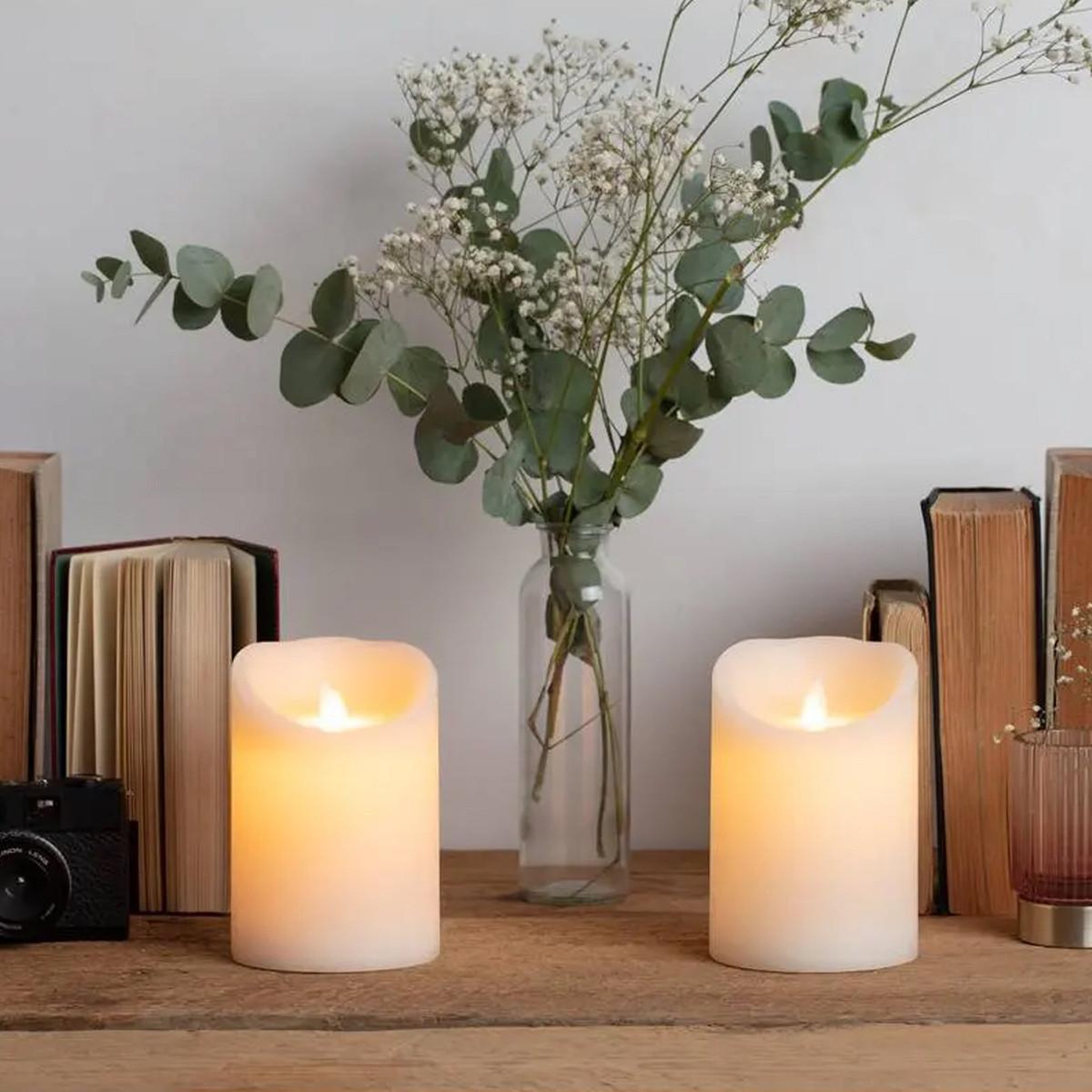 Voir la diapositive 3 : COMPTOIR DE LA BOUGIE Bougie led flamme vacillante  vela  370g blanc