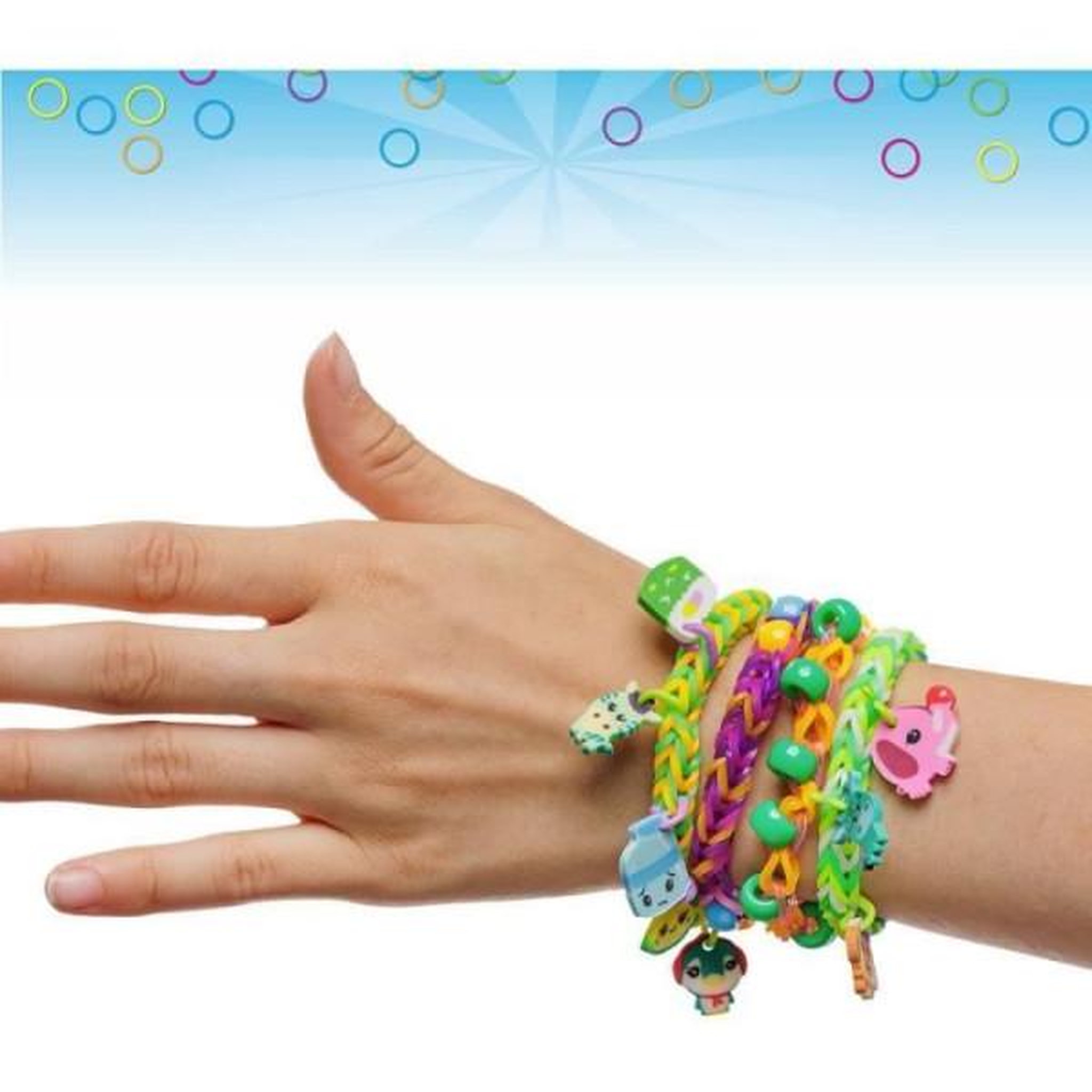 Voir la diapositive 3 : BANDAI Kit de fabrication de bracelets rainbow loom - métier a tisser avec 5600 élastiques, charms et perles - bandai