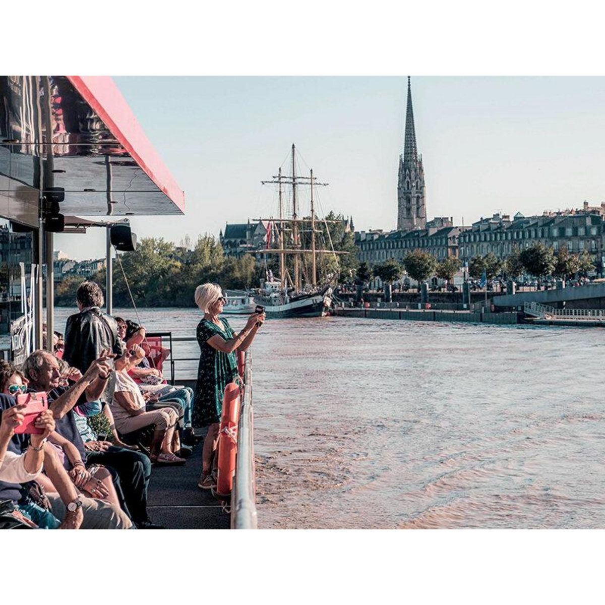 Smartbox Croisière sur la Garonne avec dégustation de vins et délices locaux - Coffret Cadeau Sport & Aventure