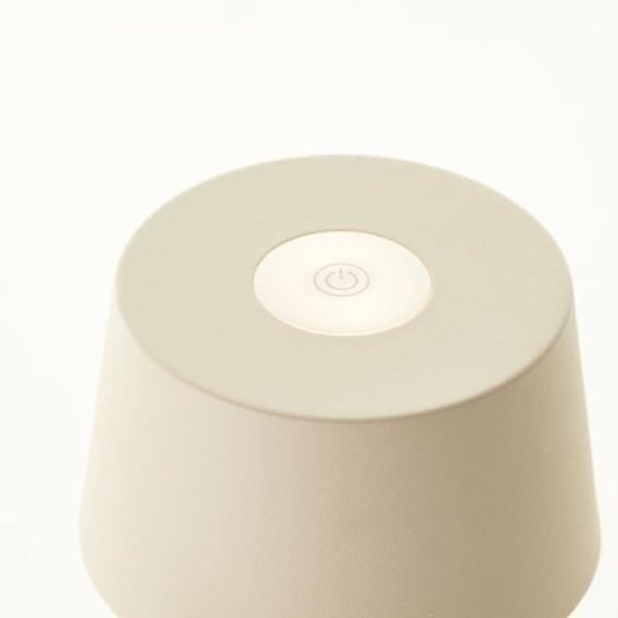 Voir la diapositive 6 : BRILLIANT Lampe a poser - BRILLANT - JONA - LED 2W - Métal - IP44 - Beige