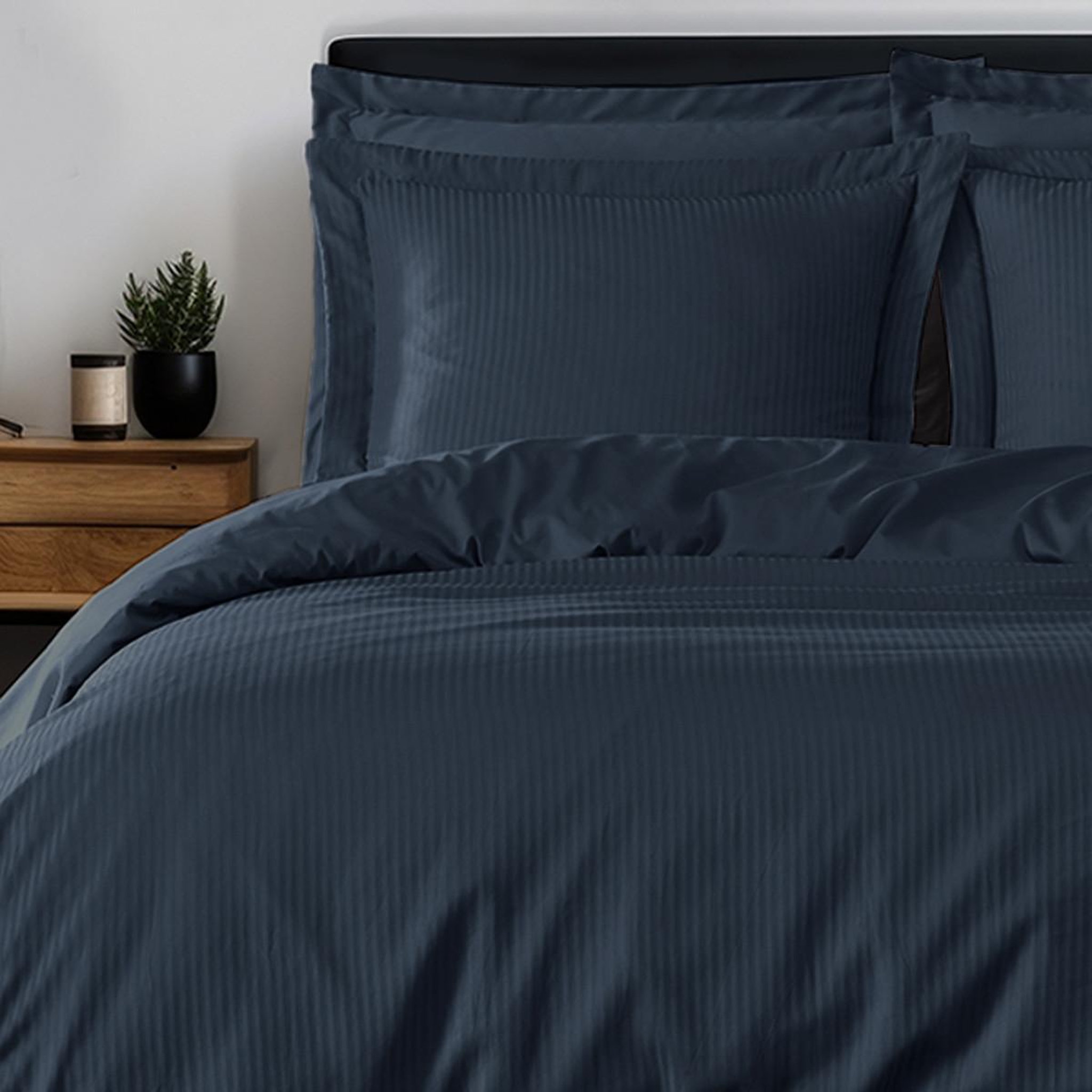 Voir la diapositive 2 : Sensei Maison Parure housse de couette rayée satin + 2 taies 65x65 cm VERSALUXE