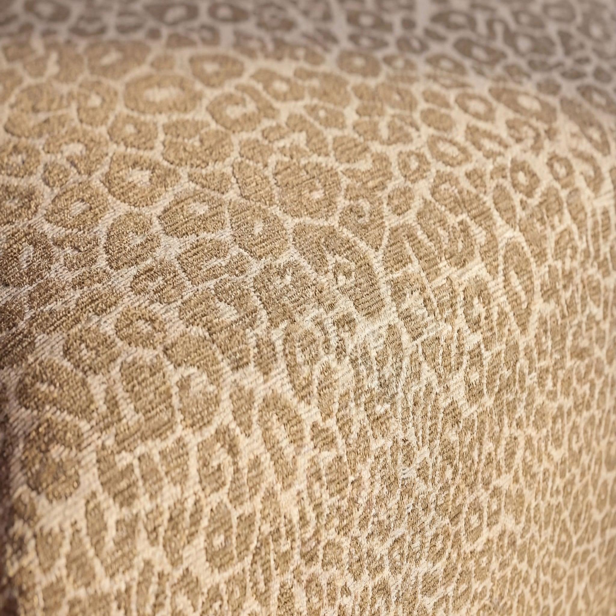 Voir la diapositive 4 : CASANOVA PARIS Rosalie - pouf en tissu imprimé animalier 102x83x46