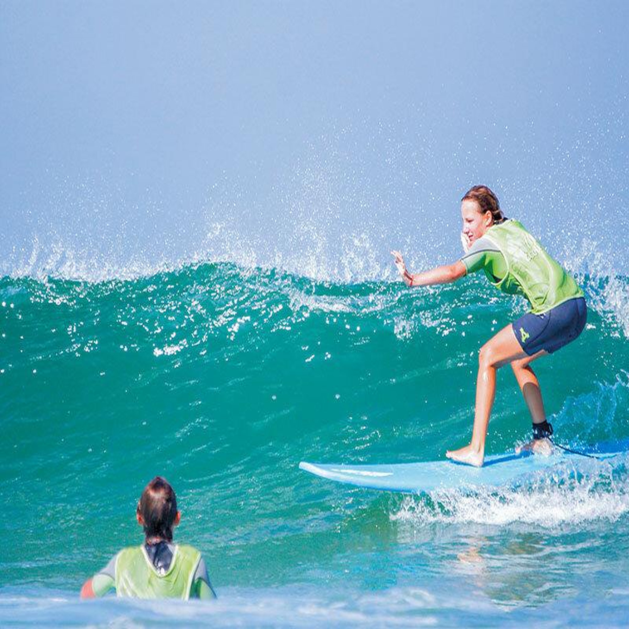 Voir la diapositive 3 : Smartbox Cours de surf d'1h30 à seignosse - coffret cadeau sport & aventure
