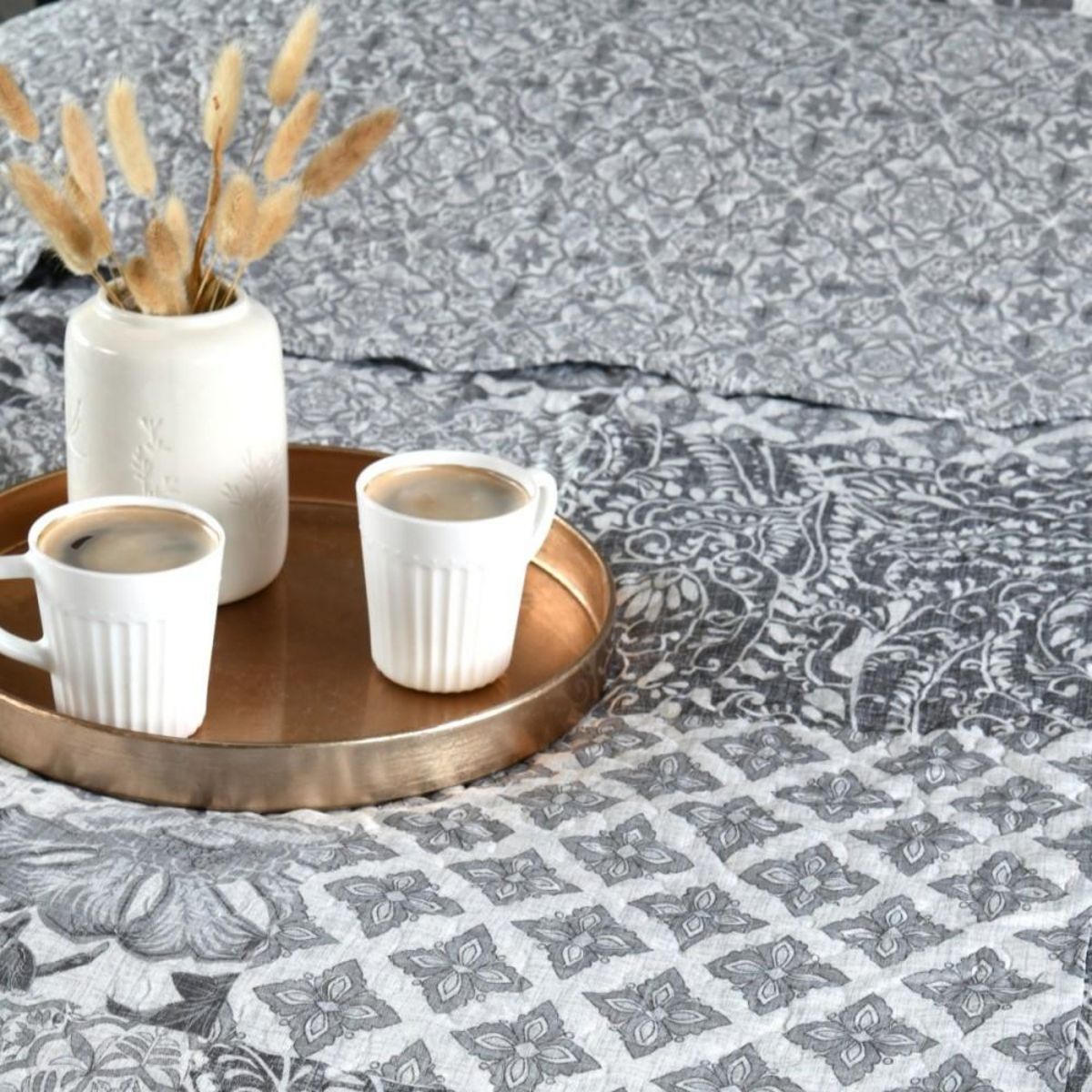 Lovely Casa Couvre lit boutis réversible 240x220 avec 2 taies OTAVIA