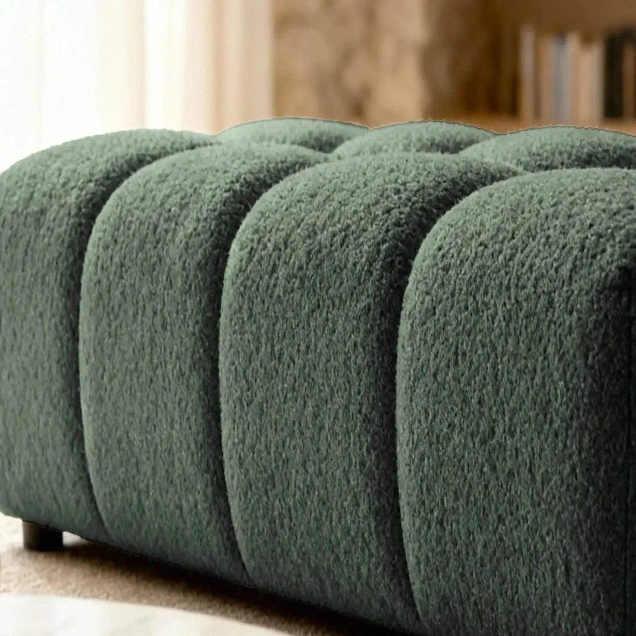 Voir la diapositive 5 : CASANOVA PARIS Alexia - pouf tissu bouclette