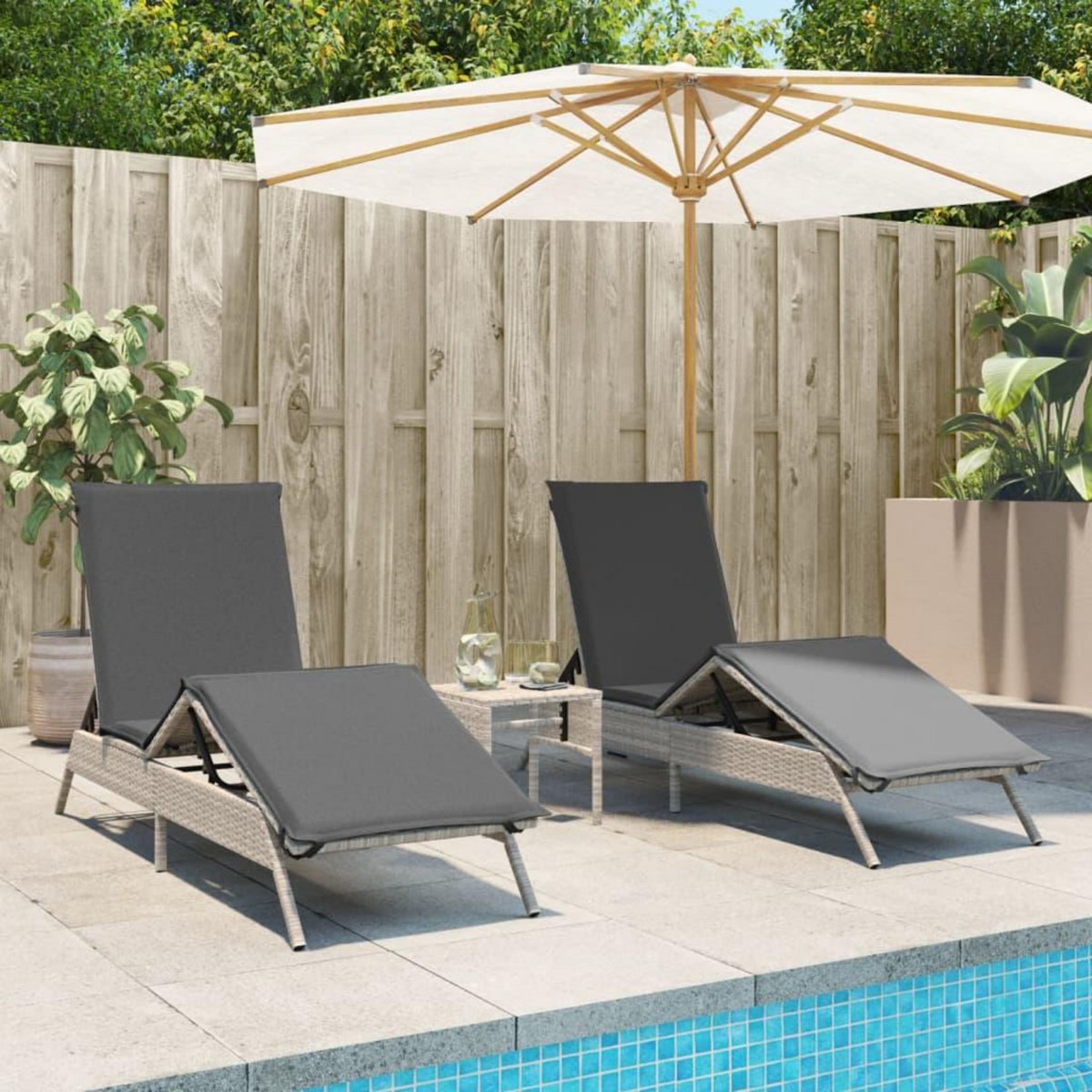 VIDAXL Chaises longues avec coussins lot de 2 gris resine tressee