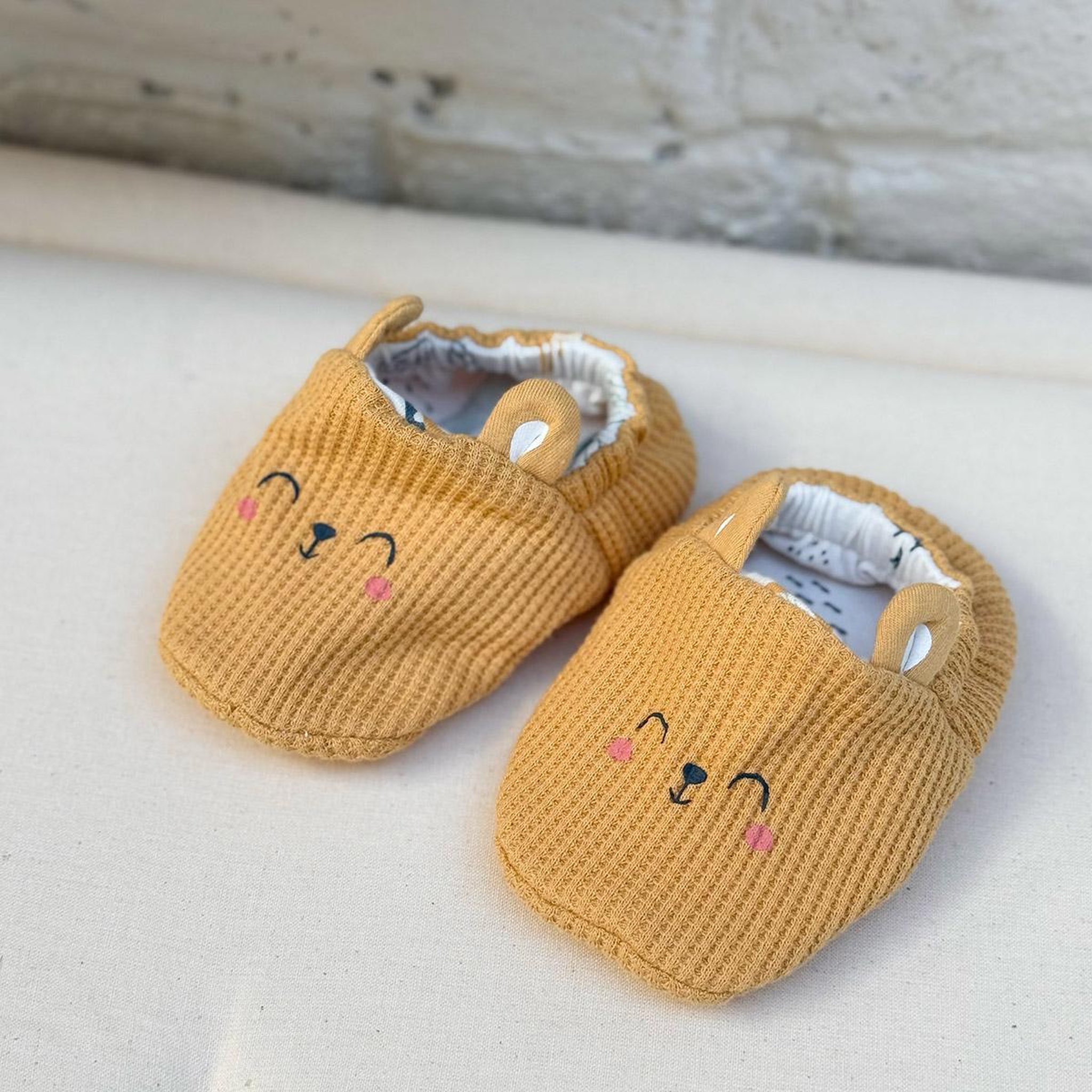Voir la diapositive 3 : Petit Béguin Chaussons bébé hawaiki