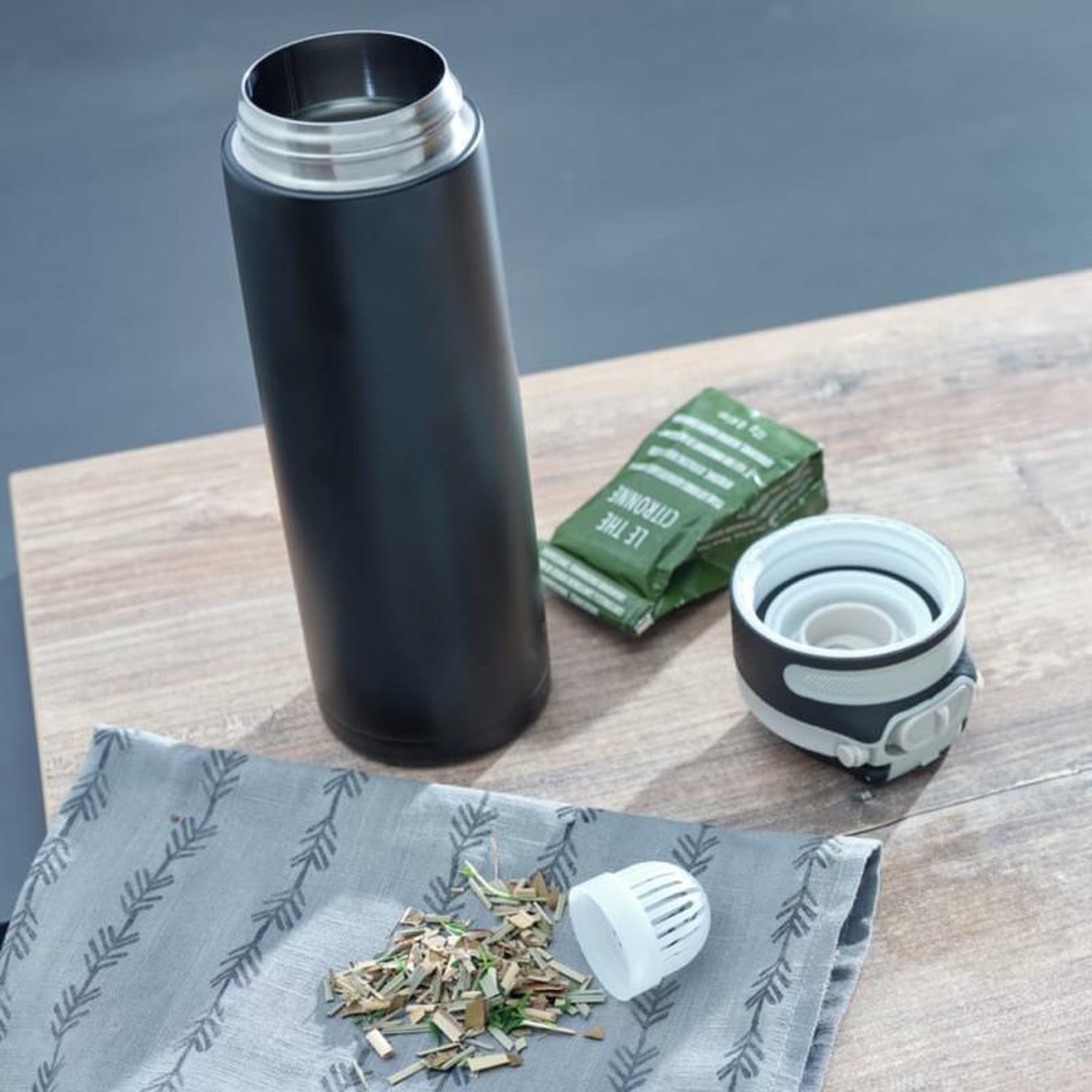 Voir la diapositive 3 : Leifheit Leifheit Bouteille thermos Flip 600 ml Noir