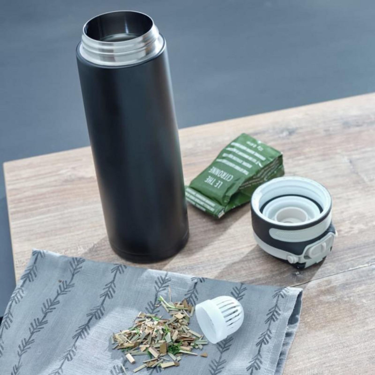 Leifheit Leifheit Bouteille thermos Flip 600 ml Noir