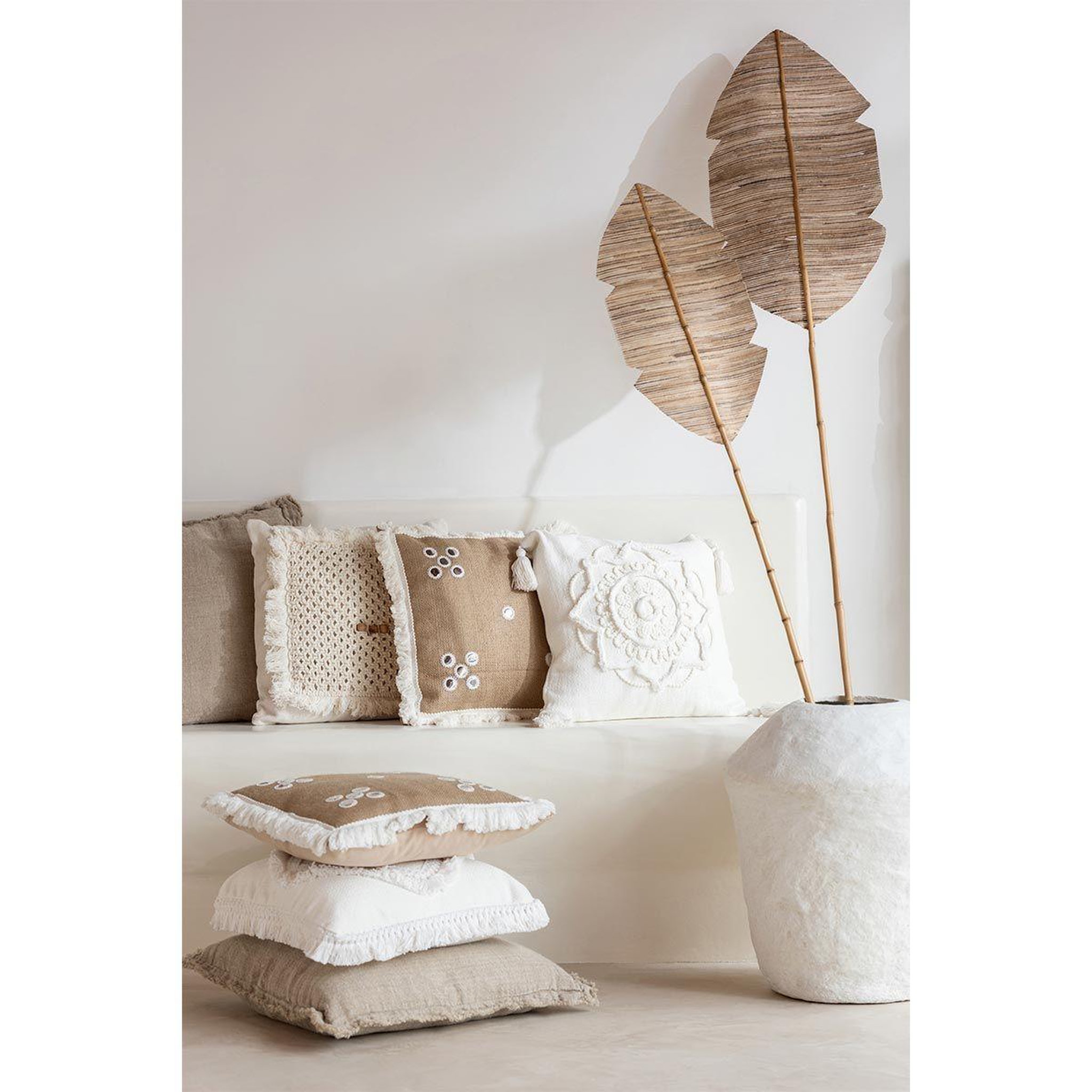 Voir la diapositive 2 : J-LINE Vase design  chad  63cm blanc